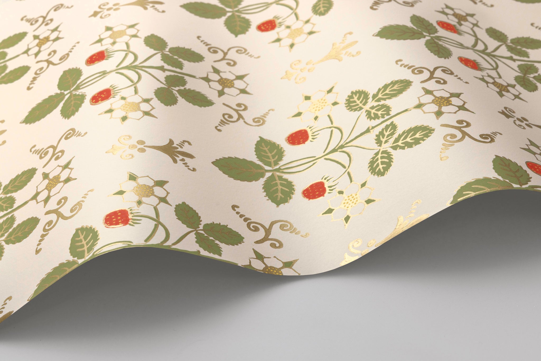 Strawberry Wallpaper in poppy/green/metallic gold color - pattern number 127/2008.CS.0 - by Cole and Son in the Classics Vol I collection