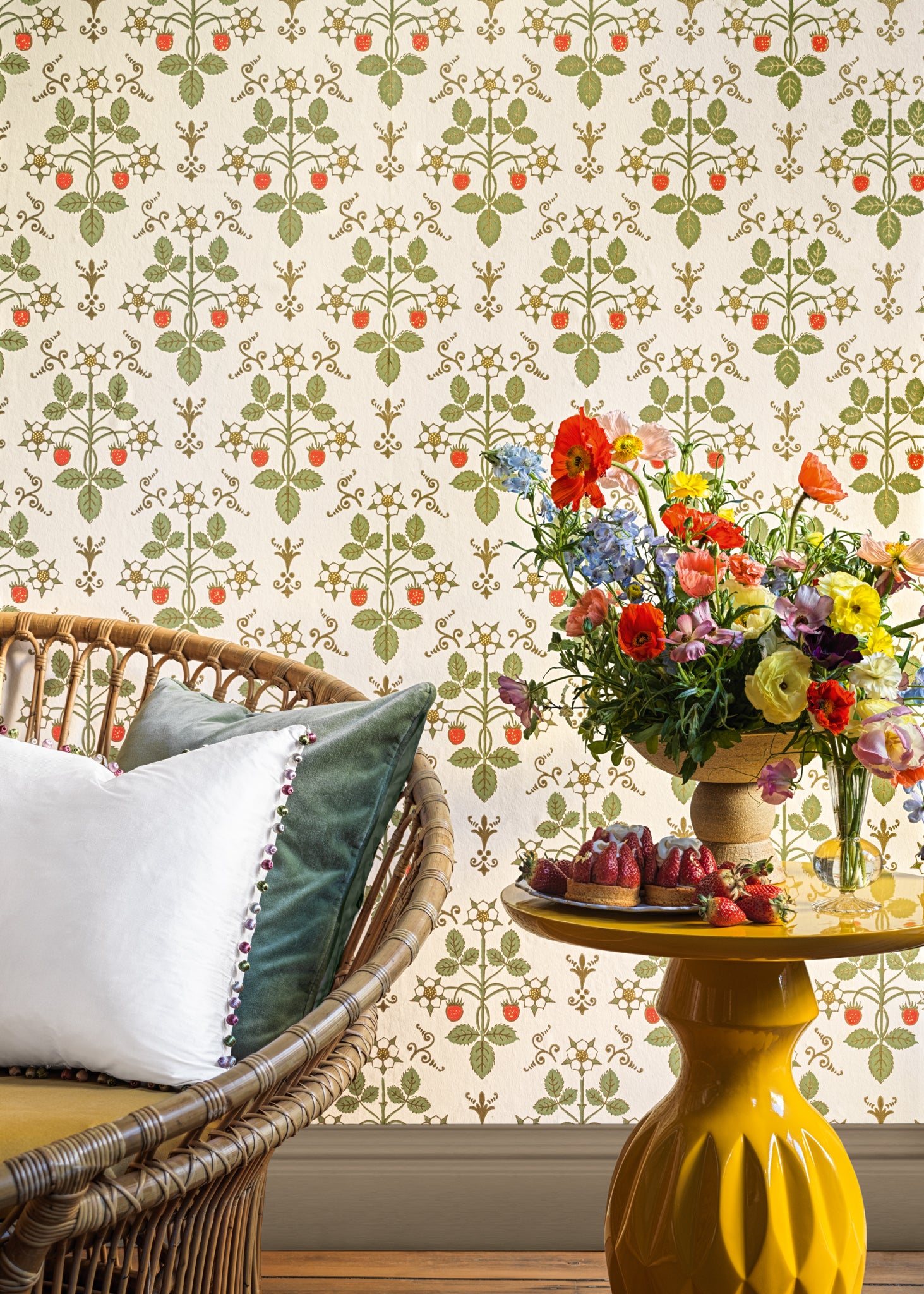 Strawberry Wallpaper in poppy/green/metallic gold color - pattern number 127/2008.CS.0 - by Cole and Son in the Classics Vol I collection