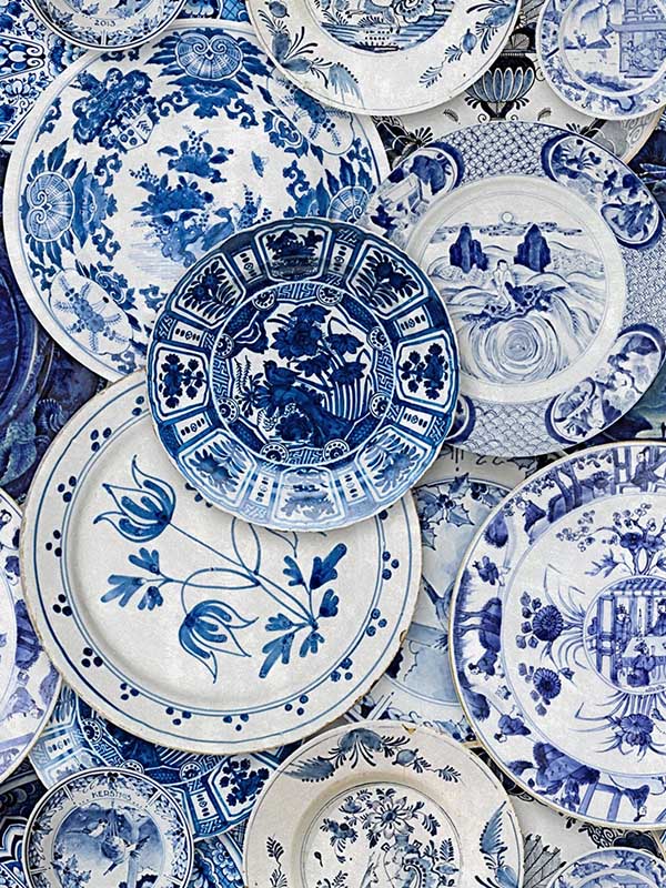 Delftware wallpaper in blue white color - pattern number WP20187 - by Mind the Gap in the Designer Collection II collection