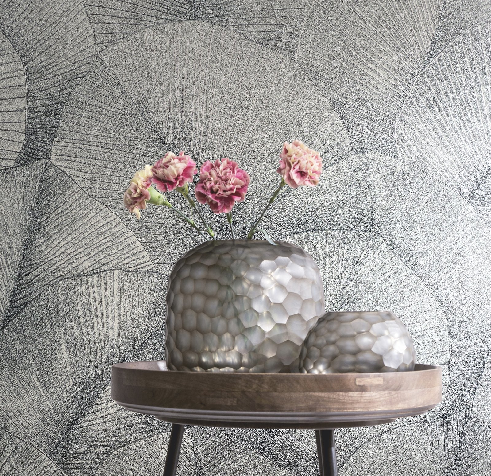 Palm Leaf wallpaper in silver grey color - pattern number 34514 - by Galerie in the Kumano collection