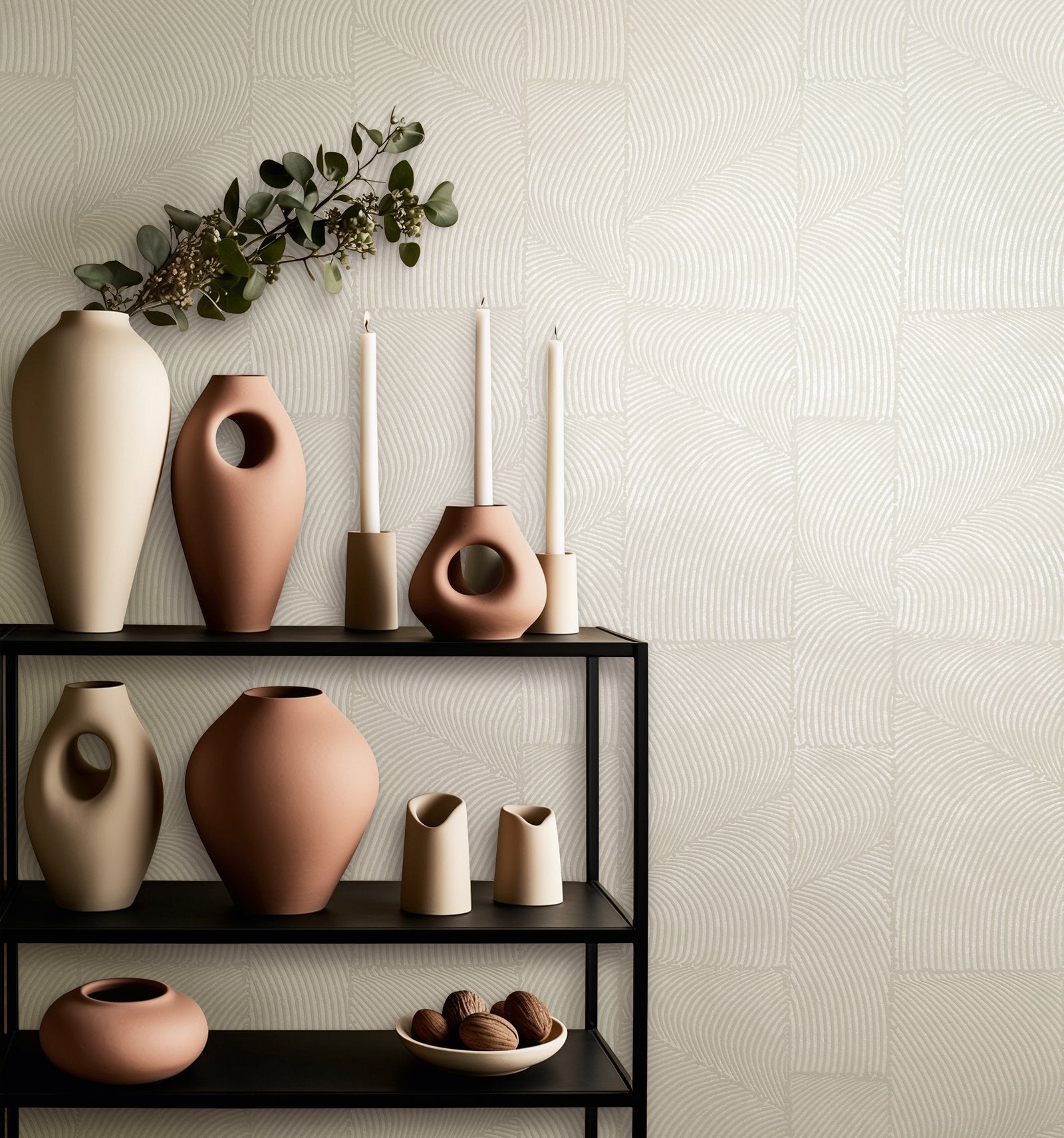 Graphic wallpaper in silver grey color - pattern number TR34642 - by Galerie in the Terra collection