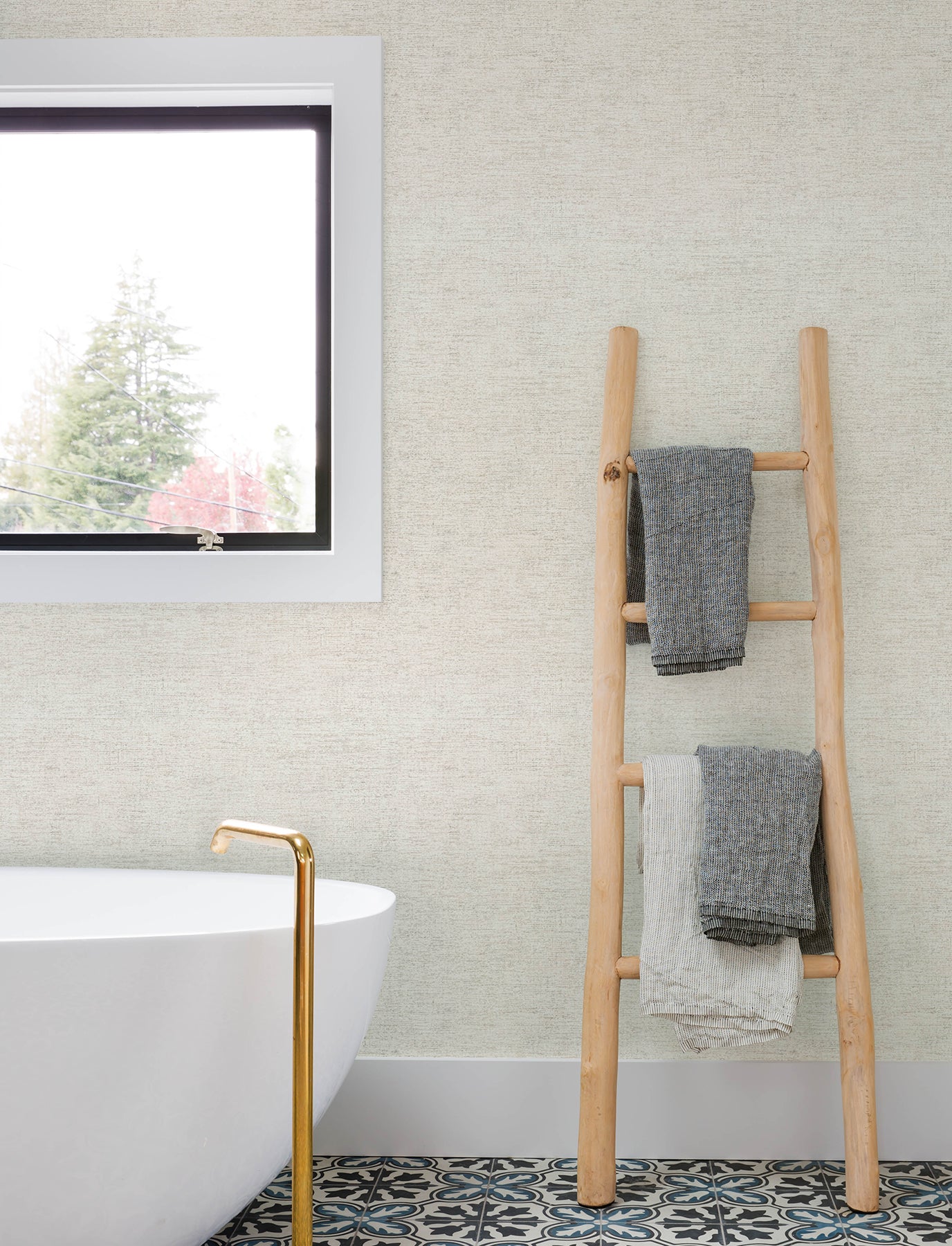 Tansy wallpaper in light grey color - pattern number 4191-83037 - by Chesapeake in the Kitchen & Bath collection