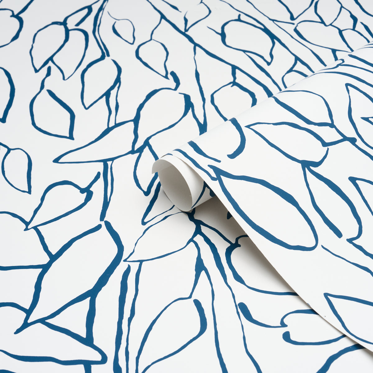 Solandra Vine Wallpaper in navy color - pattern number 5010073 - by Schumacher in the Perennial Favorites collection