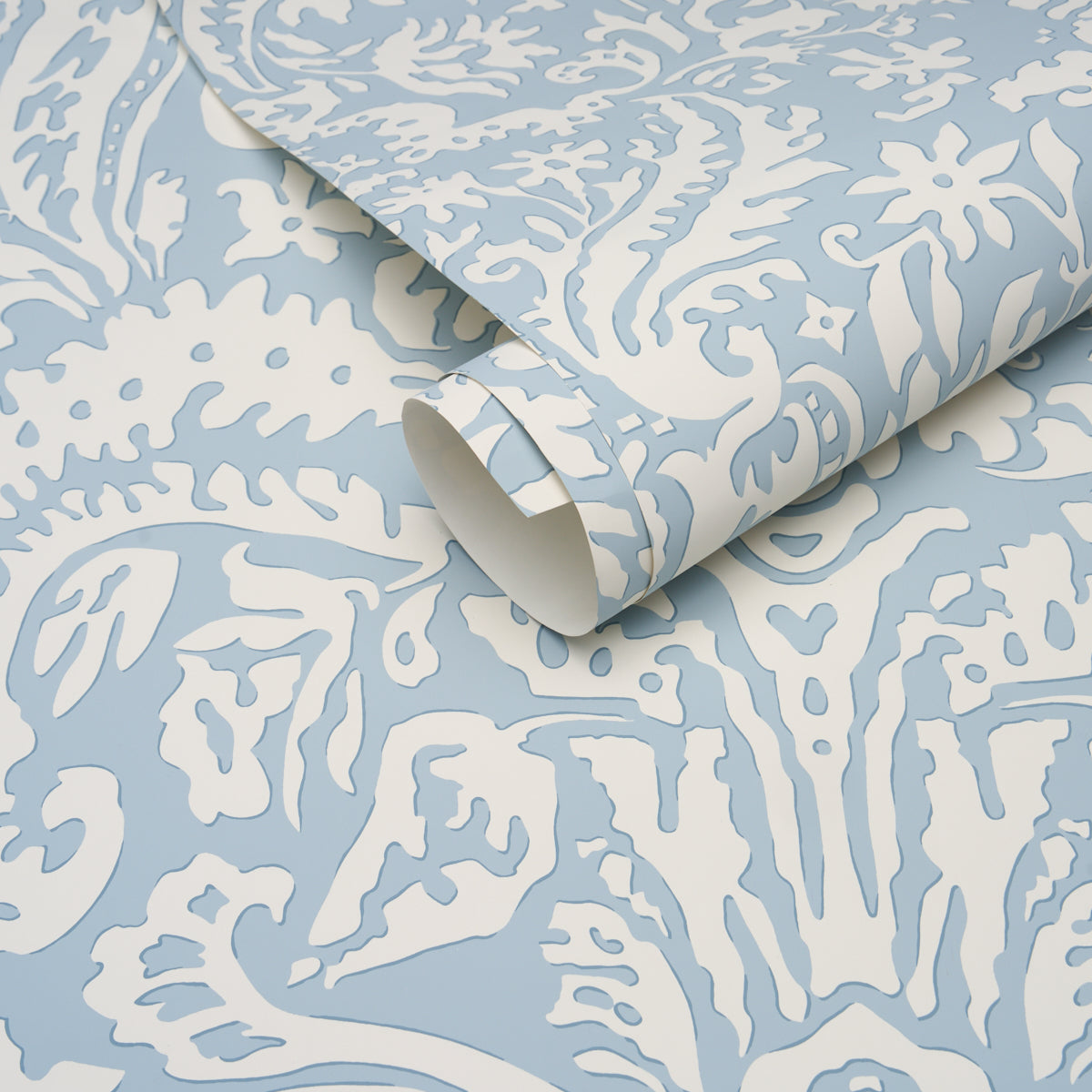 Suffolk Damask Wallpaper in blue color - pattern number 5017721 - by Schumacher in the Veere Grenney collection