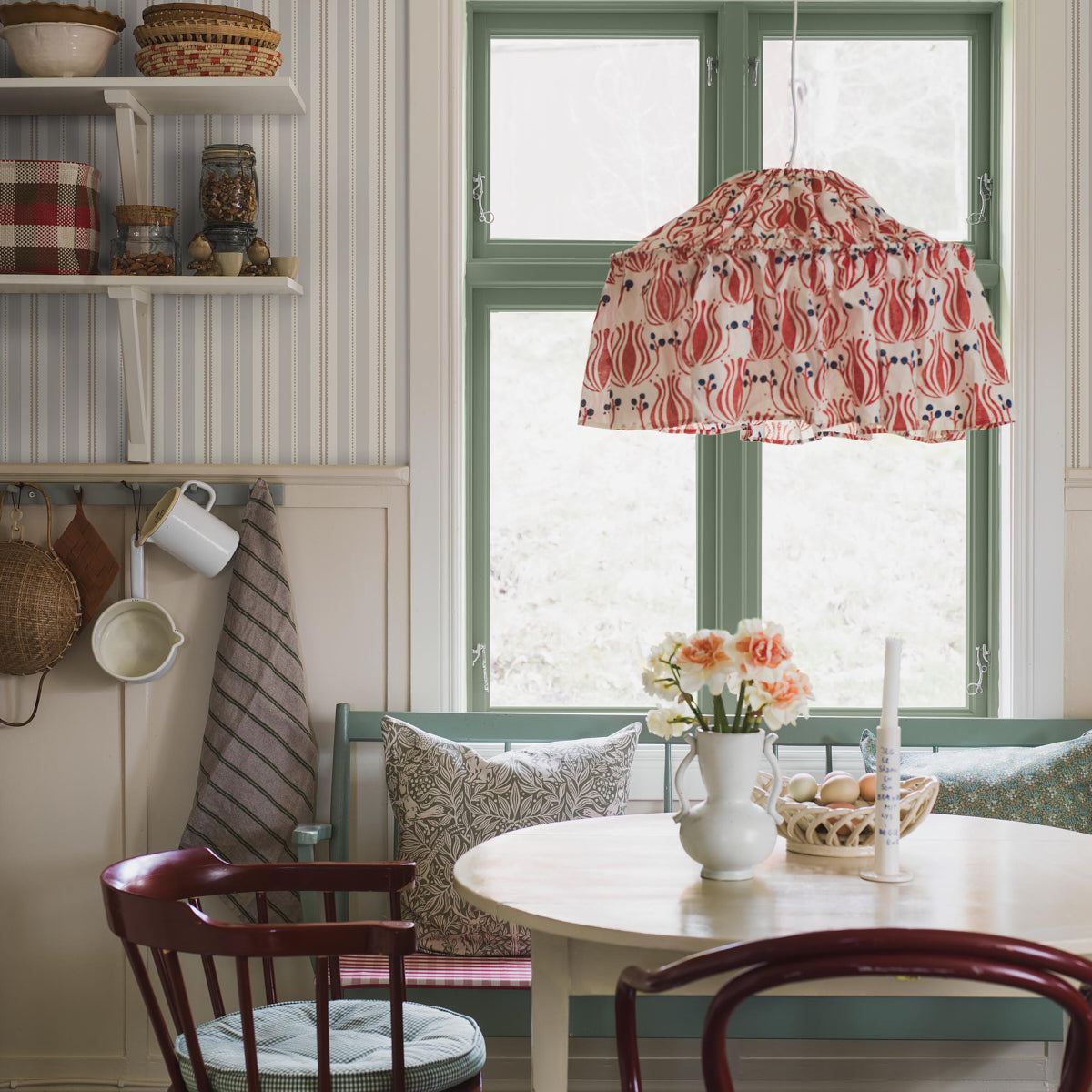 Hedda Wallpaper in stone and taupe color - pattern number 5818 - by Schumacher in the Borastapeter collection