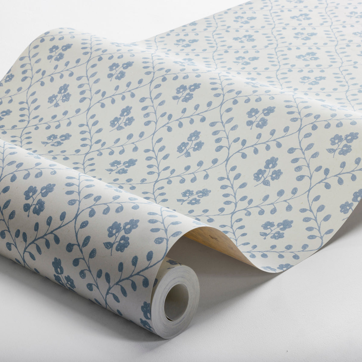 Idun Wallpaper in blue color - pattern number 5822 - by Schumacher in the Borastapeter collection