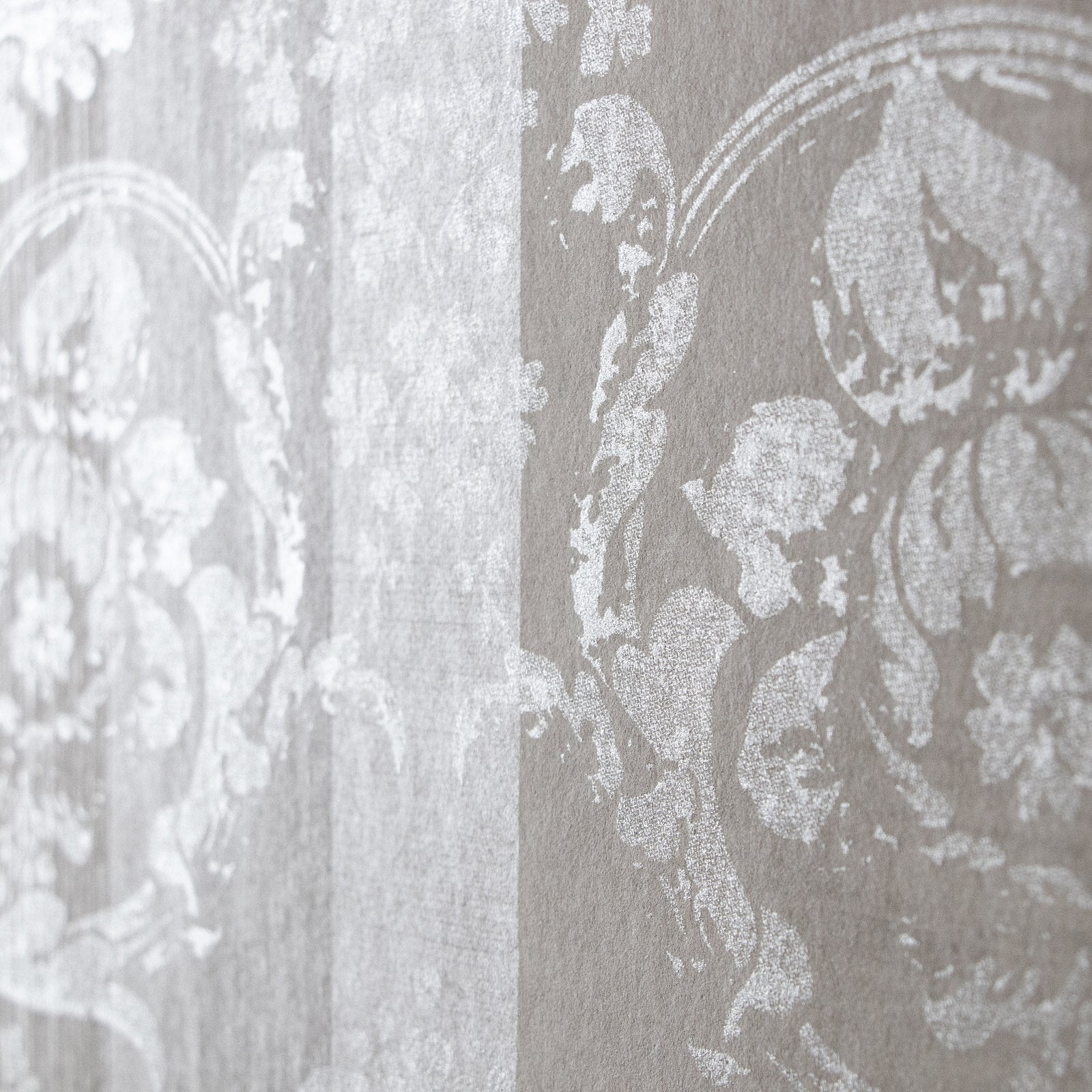 Nerites wallpaper in silver grey color - pattern number 64288 - by Galerie in the Adonea collection
