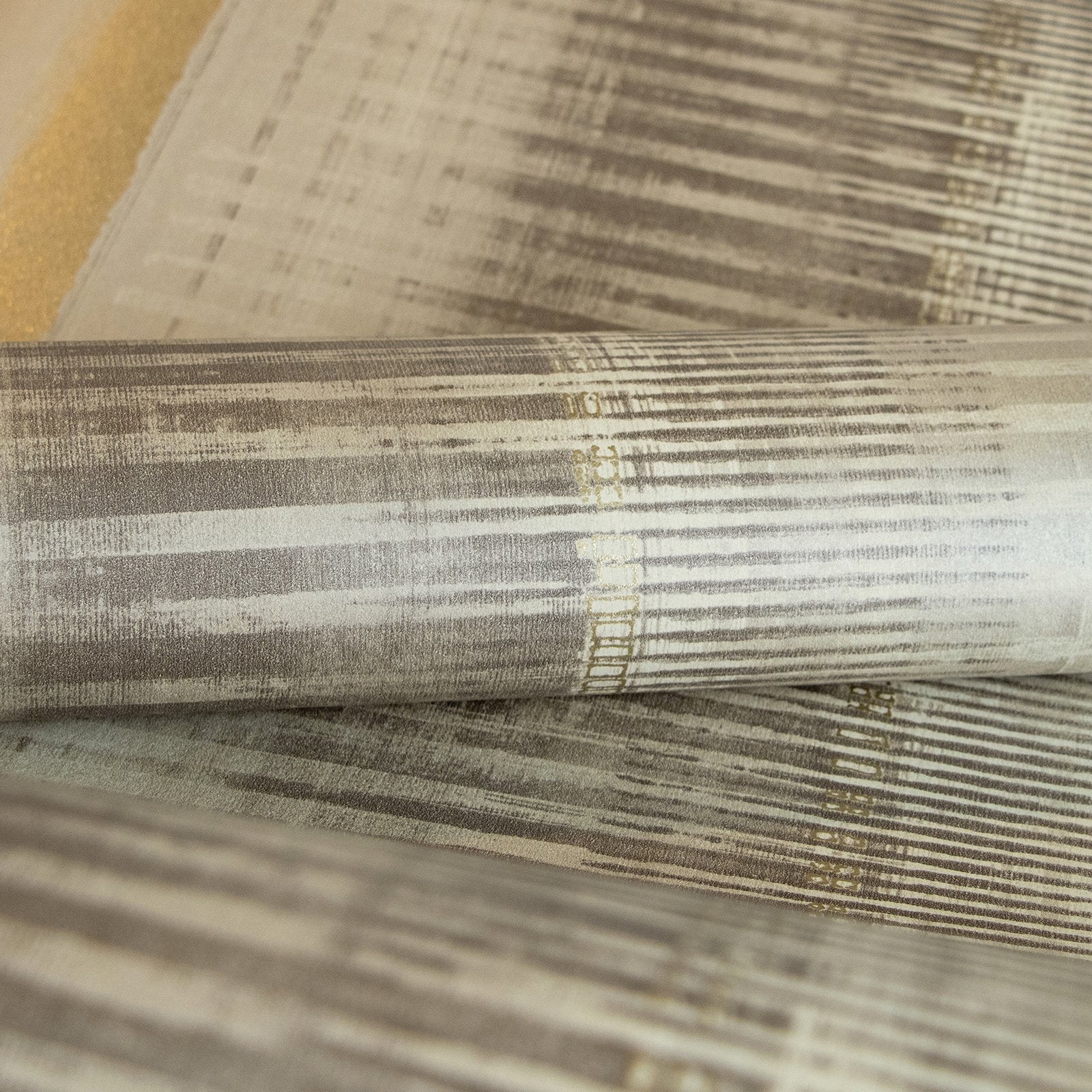 Hermes wallpaper in beige color - pattern number 64325 - by Galerie in the Adonea collection
