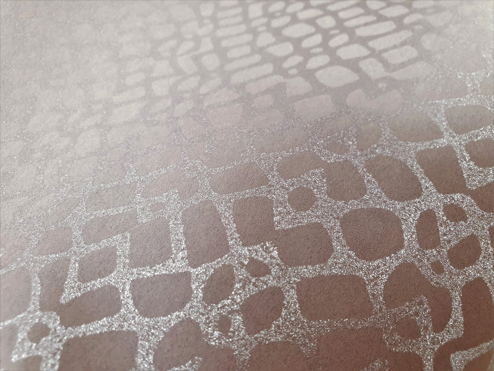 Soul Dusty Lilac wallpaper in purple lilac color - pattern number GH64652-23 - by Galerie in the Slow Living collection