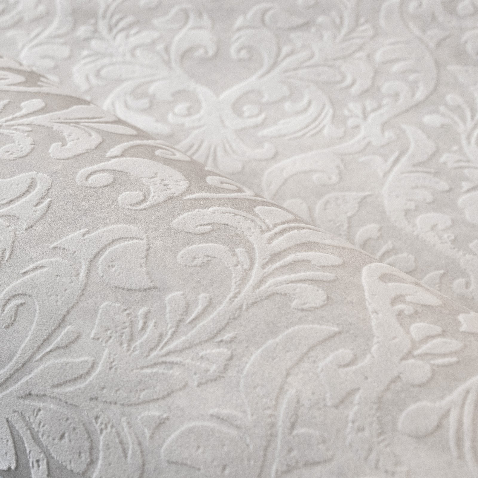 Mayfair / Loft Damask Flock wallpaper in silver grey color - pattern number GH81255-23 - by Galerie in the Urban Classics collection