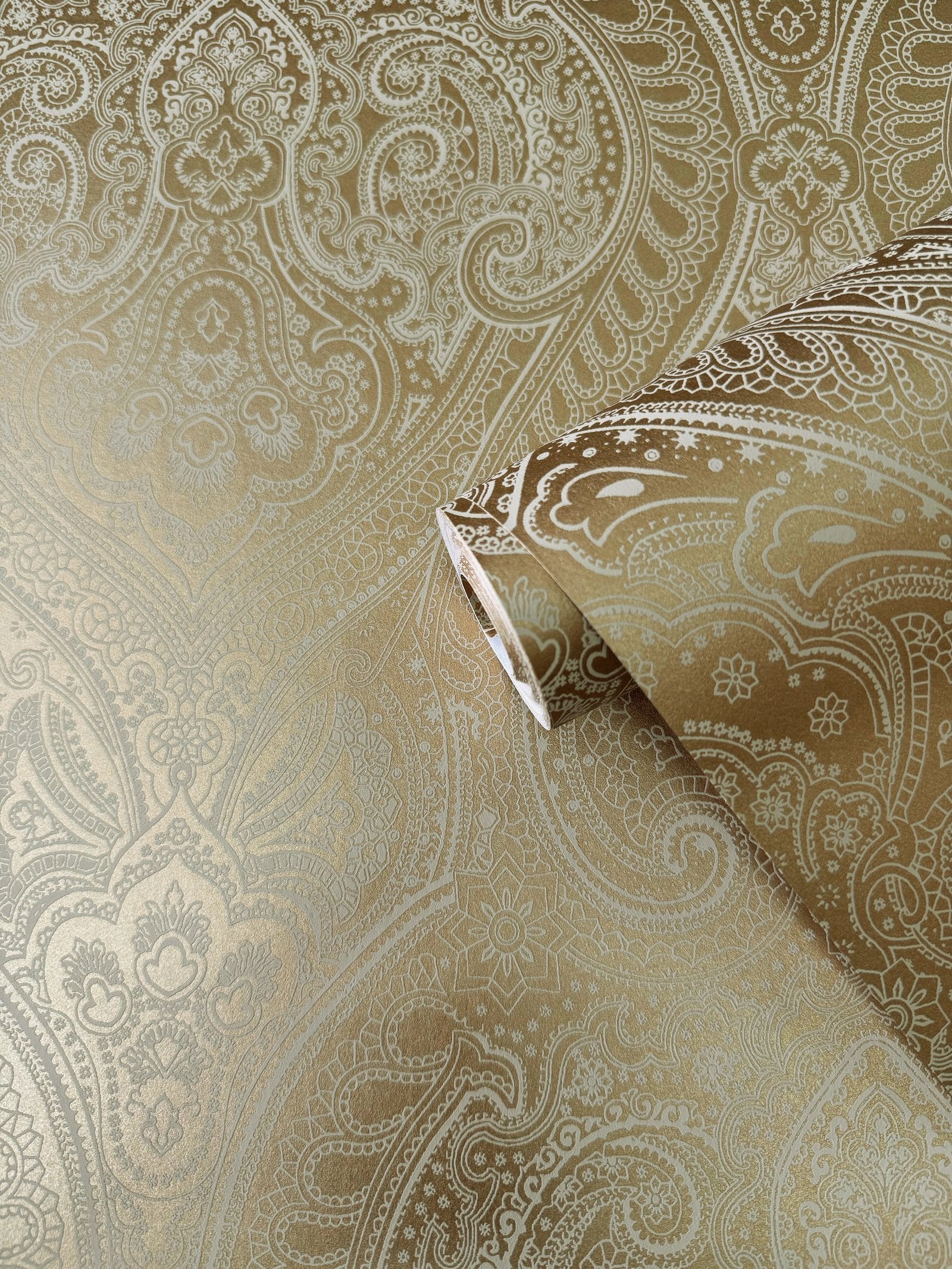 Lace wallpaper in gold color - pattern number AM22002-1 - by Galerie in the Zen collection