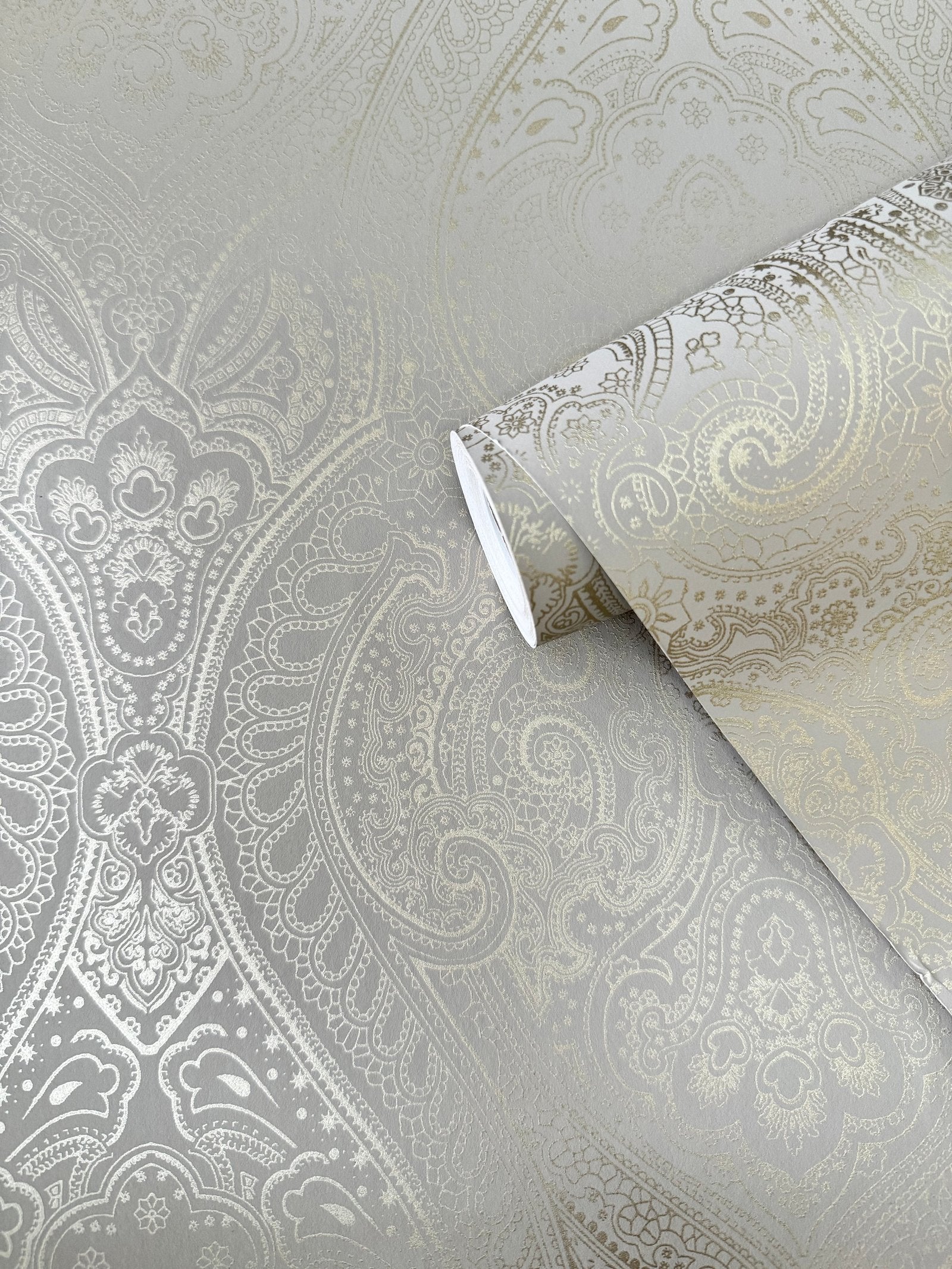 Lace wallpaper in bronze brown color - pattern number AM22002-2 - by Galerie in the Zen collection