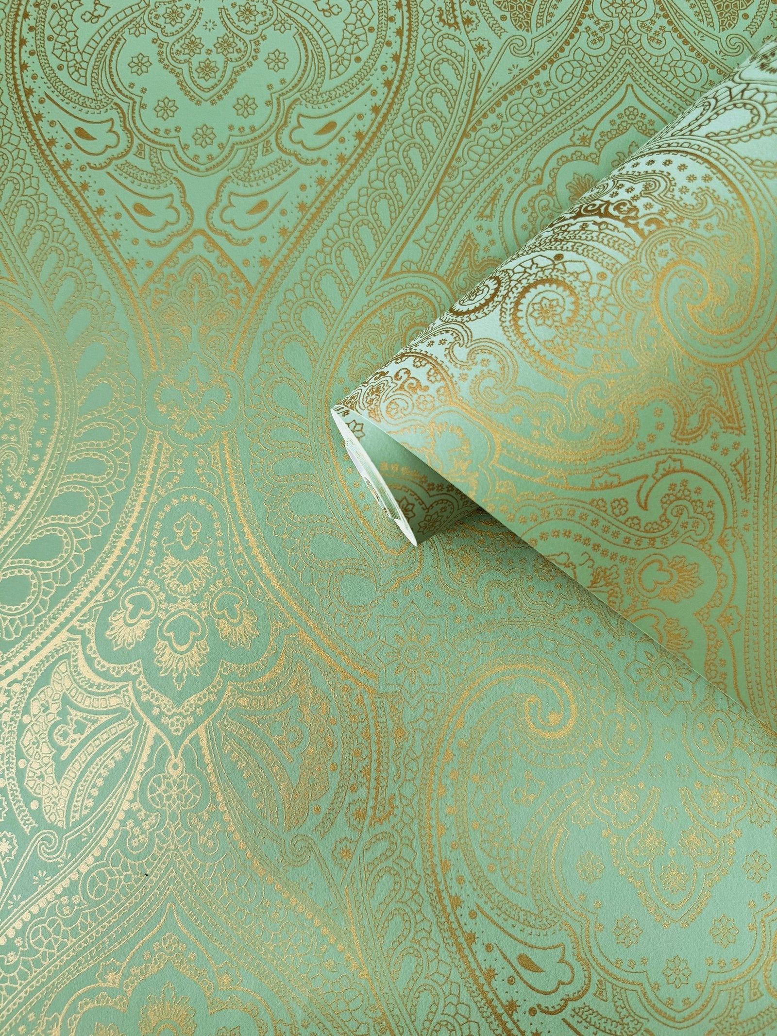 Lace wallpaper in green color - pattern number AM22002-4 - by Galerie in the Zen collection