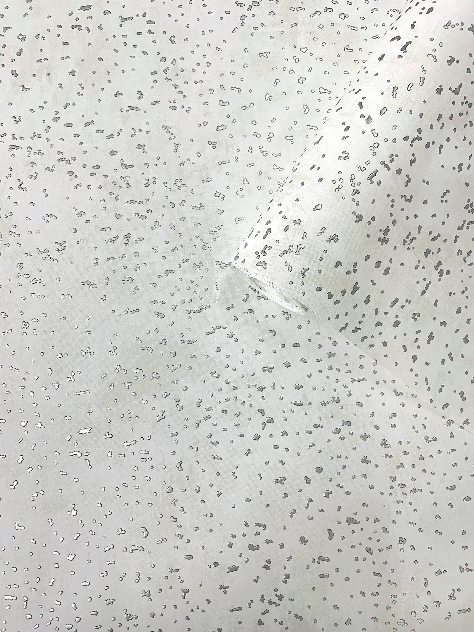 Spot wallpaper in silver grey color - pattern number DWP0019-04 - by Galerie in the Lustre collection