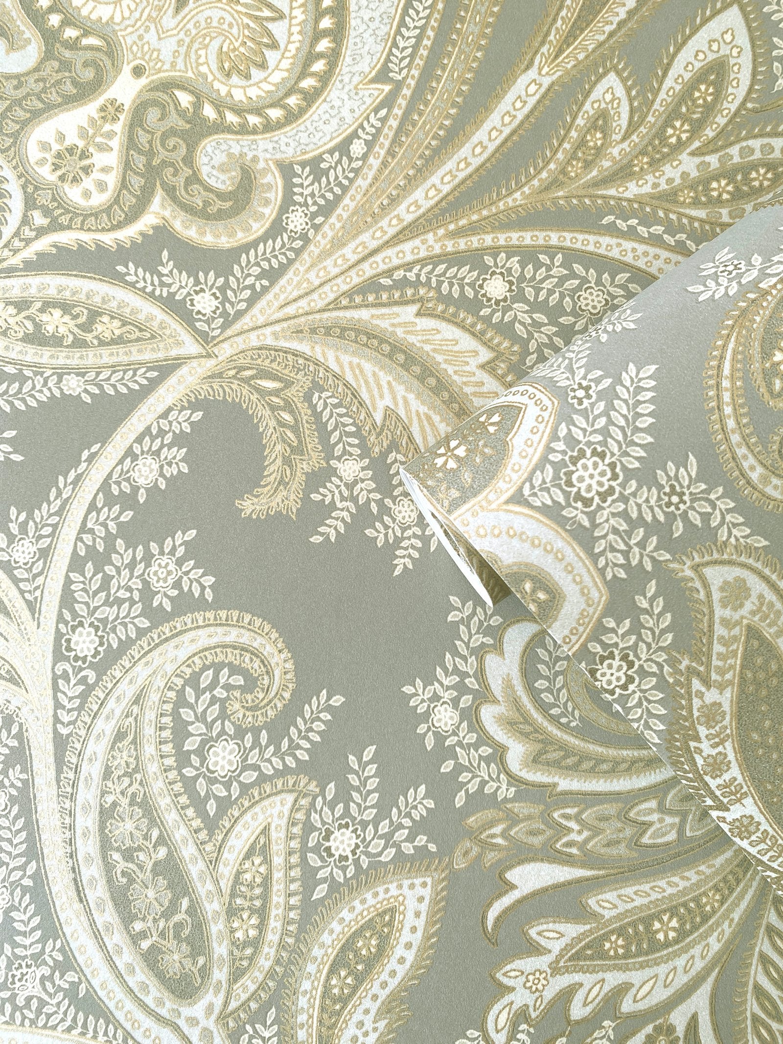 Paisley wallpaper in silver grey color - pattern number DWP0355-02 - by Galerie in the Elegance collection