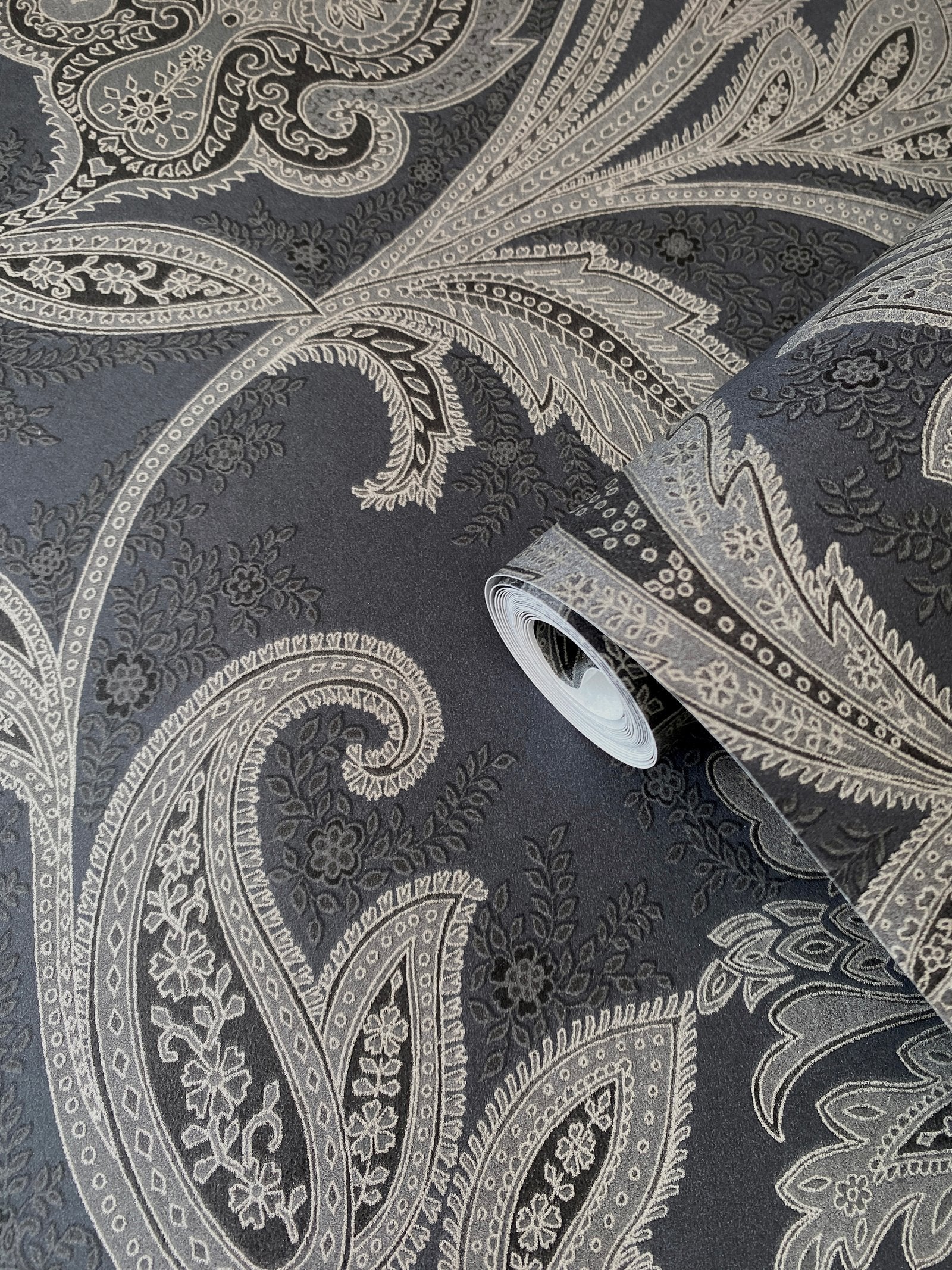 Paisley wallpaper in silver grey color - pattern number DWP0355-05 - by Galerie in the Elegance collection