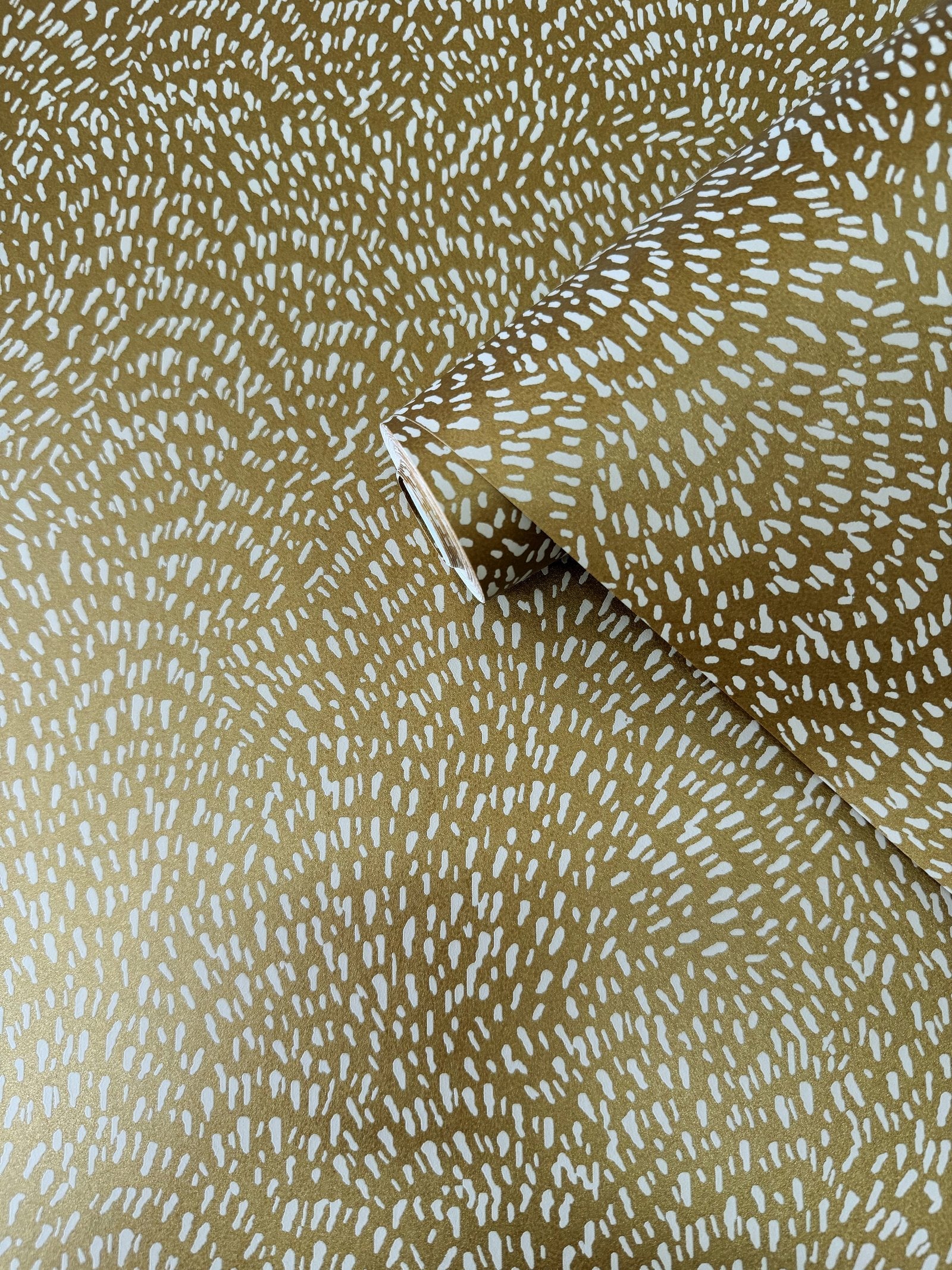 Fan Fleck wallpaper in gold color - pattern number DWP0363-04 - by Galerie in the Zen collection