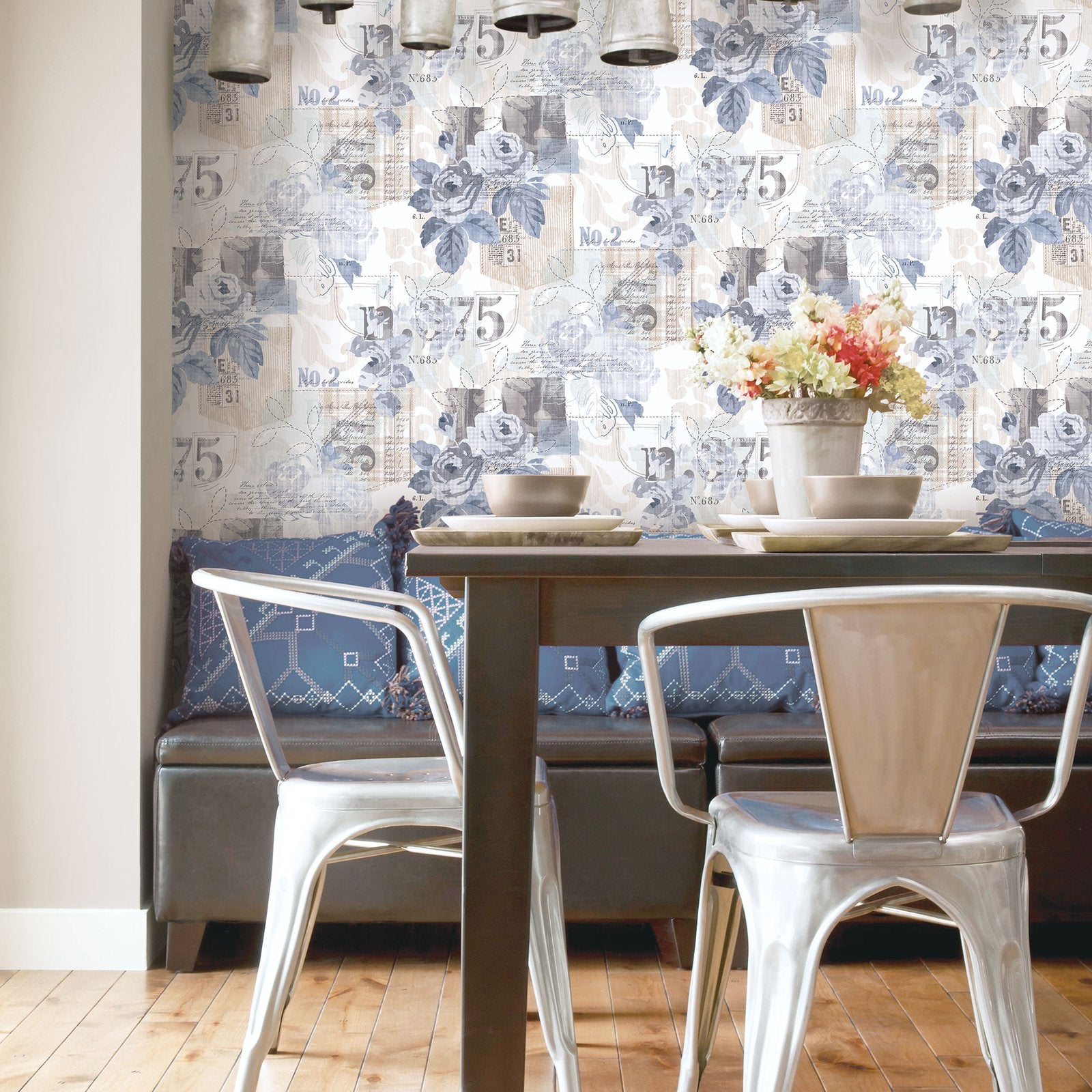 Floral wallpaper in blue color - pattern number G56264 - by Galerie in the Nordic Elements collection