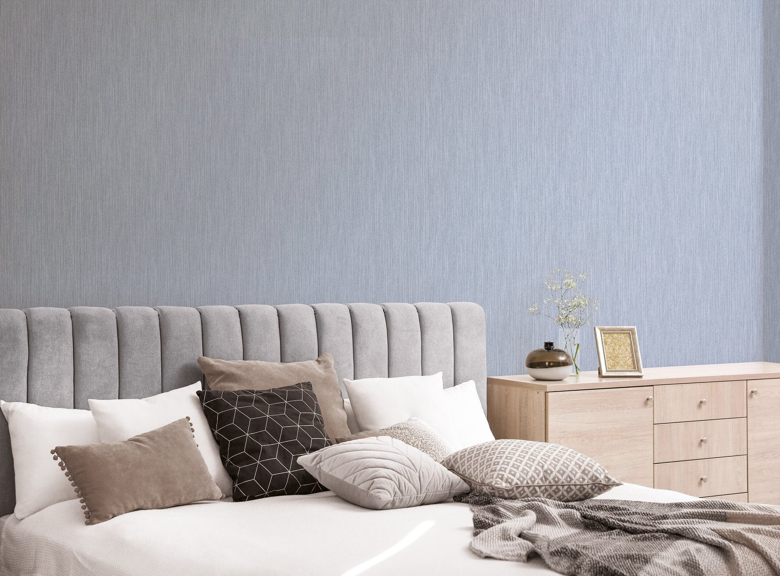 Vertical Textile wallpaper in silver grey color - pattern number G67680 - by Galerie in the Special FX 2 collection
