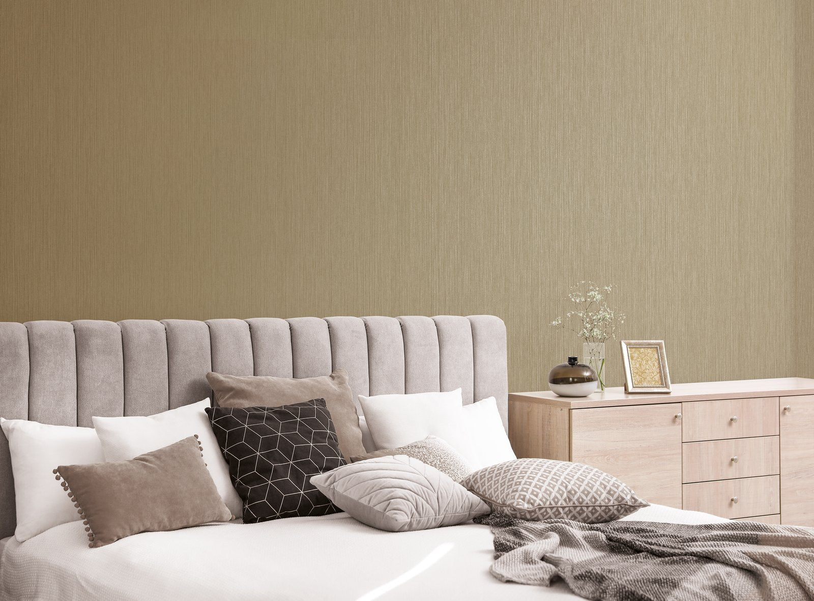 Vertical Textile wallpaper in gold color - pattern number G67688 - by Galerie in the Special FX 2 collection
