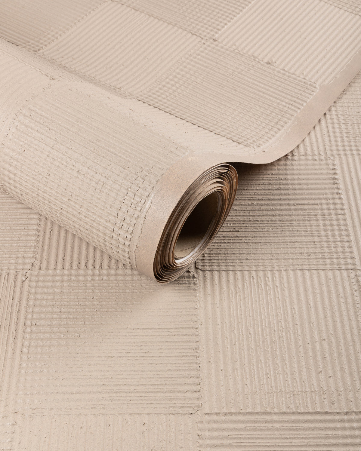 Gesso Wallpaper in Clay color - pattern number GWP-3758.106.0 - by Lee Jofa Modern in the Kelly Wearstler Echelon collection
