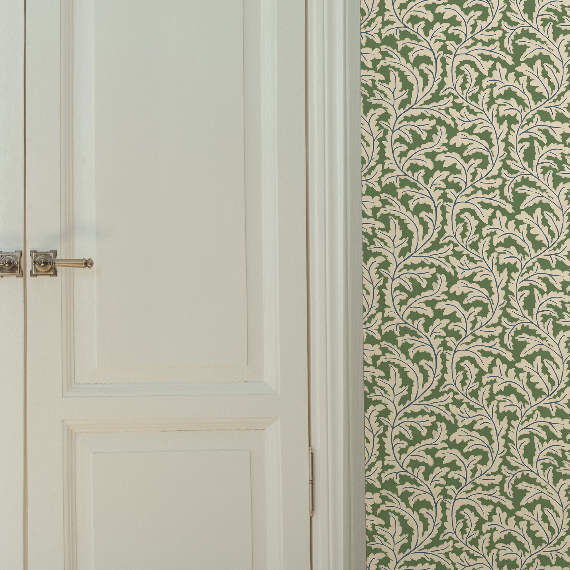 Frond Ogee Wallpaper in brookes green and edge sand color - pattern number JMW1025.01.0 - by Kravet in the Josephine Munsey Maitland collection