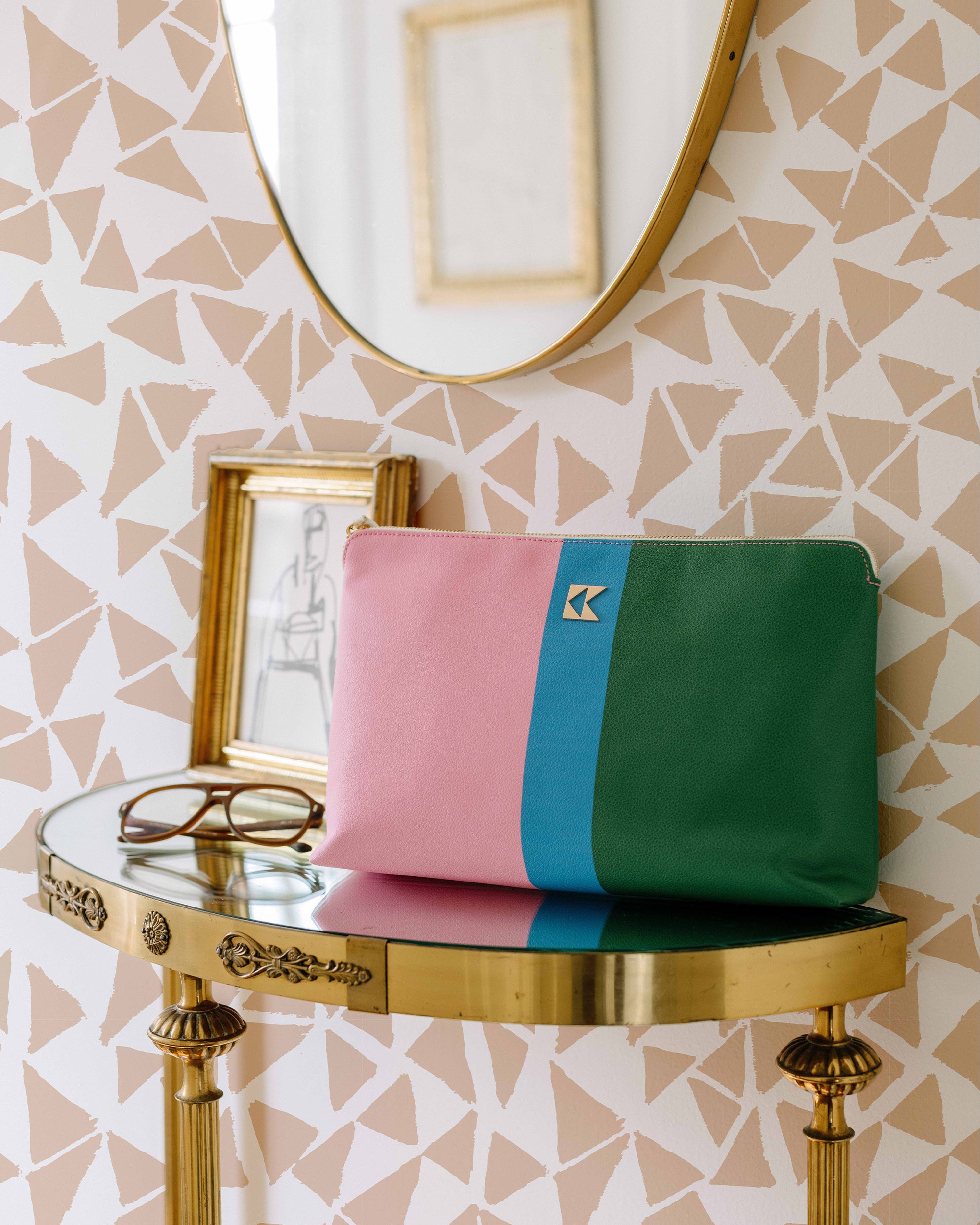 Iconic Wallpaper in blush color - pattern number KK723_Blush_KH300 - by Katie Kime in the collection