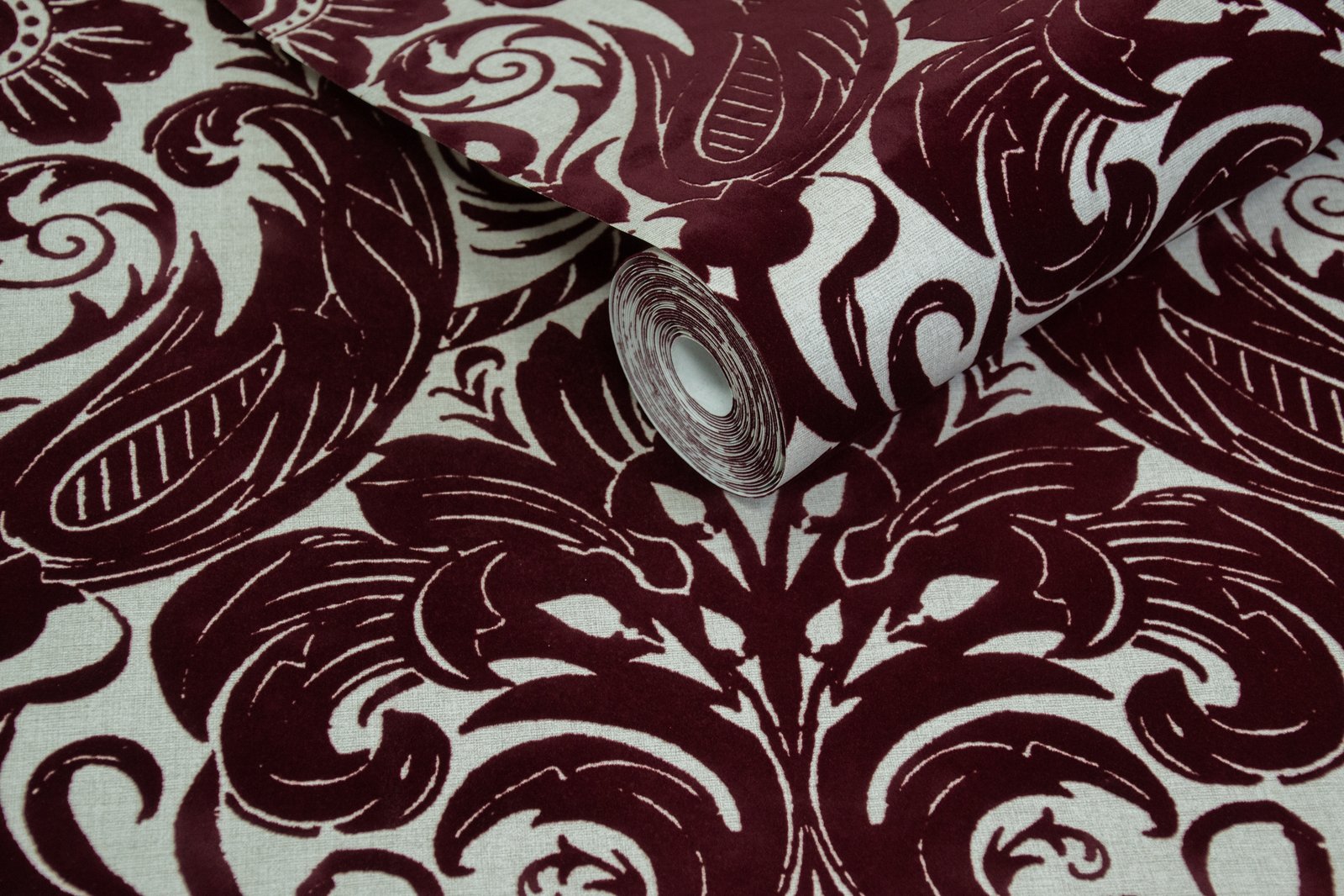 Damask Sauvage wallpaper in red color - pattern number LB25170 - by Galerie in the Off The Wall collection