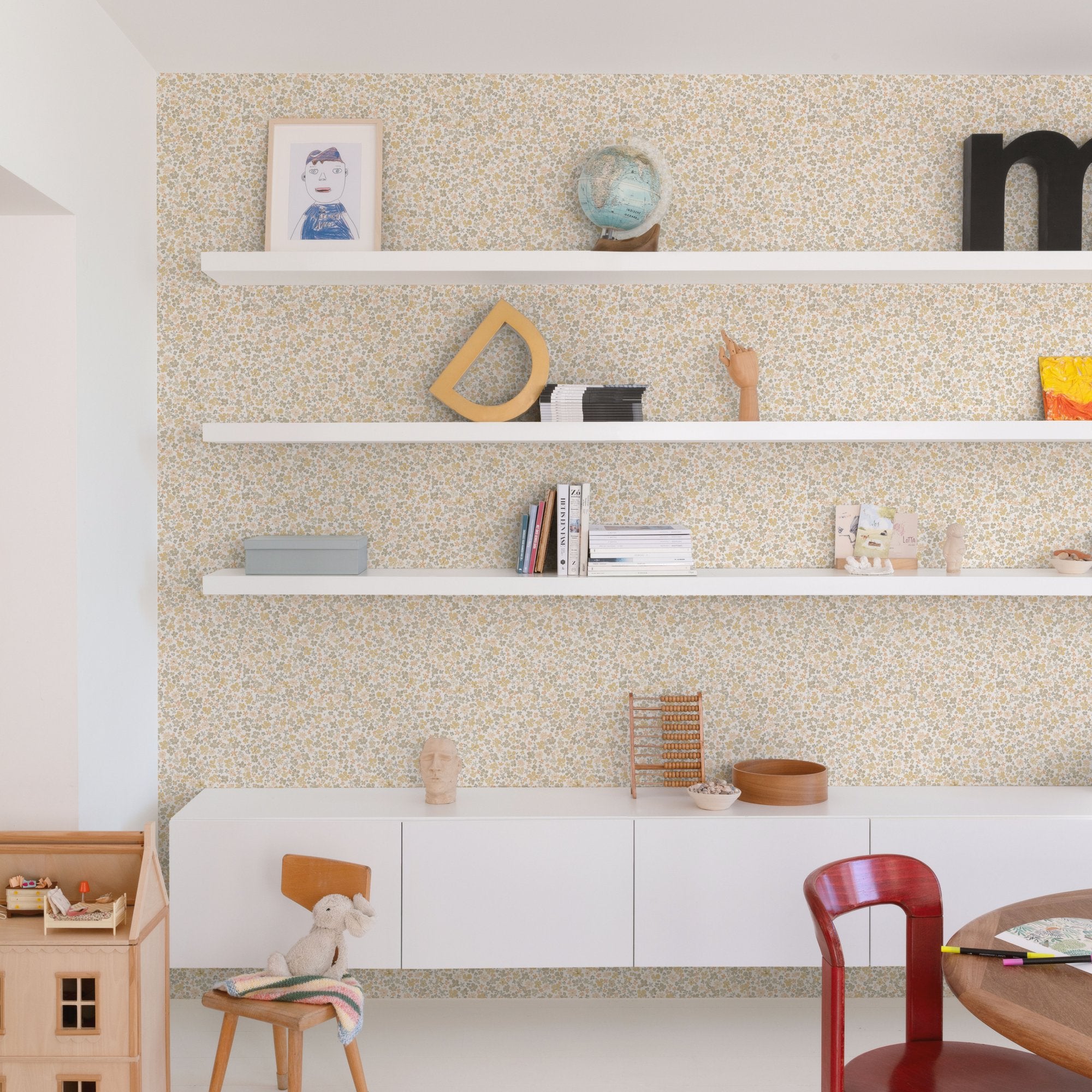 Classical Floral All-over Wallpaper in beige color - pattern number GDLD3020 - by Grandeco in the Little Dreamers collection