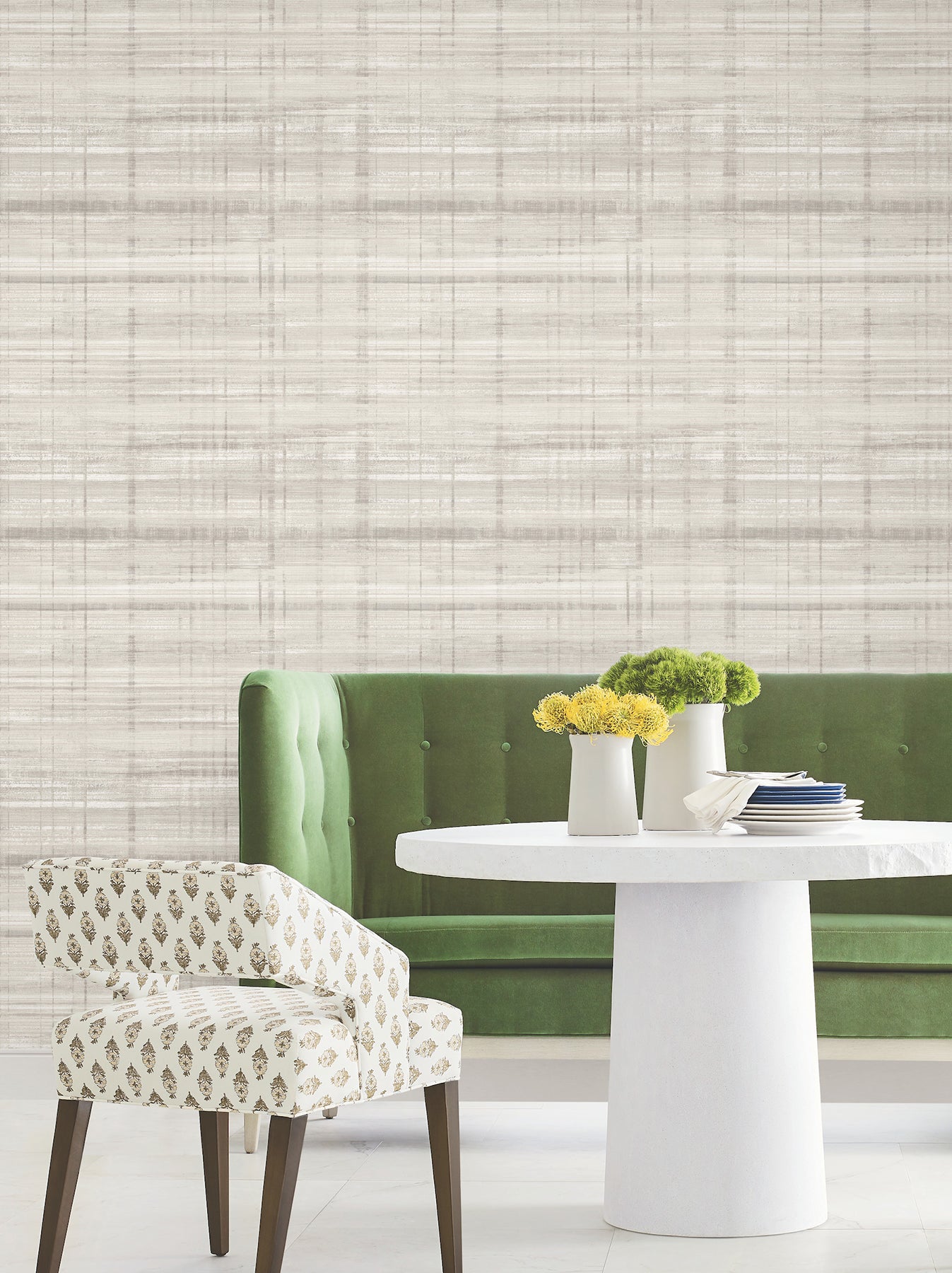 Vanishing Point wallpaper in grey color - pattern number LL3246 - by Antonina Vella in the Layered Luxe collection