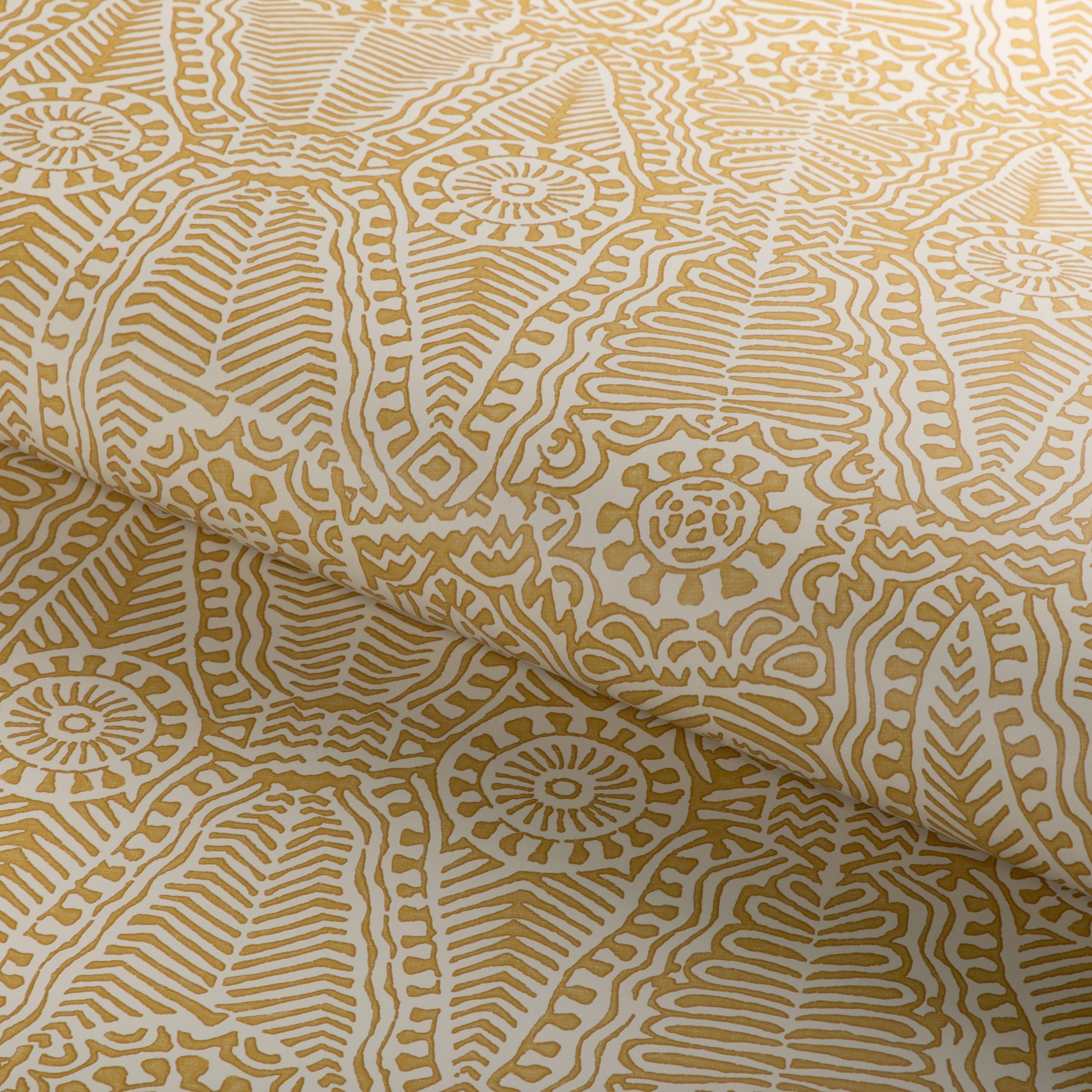 Drayton Paper Wallpaper in maize color - pattern number P2020112.40.0 - by Lee Jofa in the Clare collection