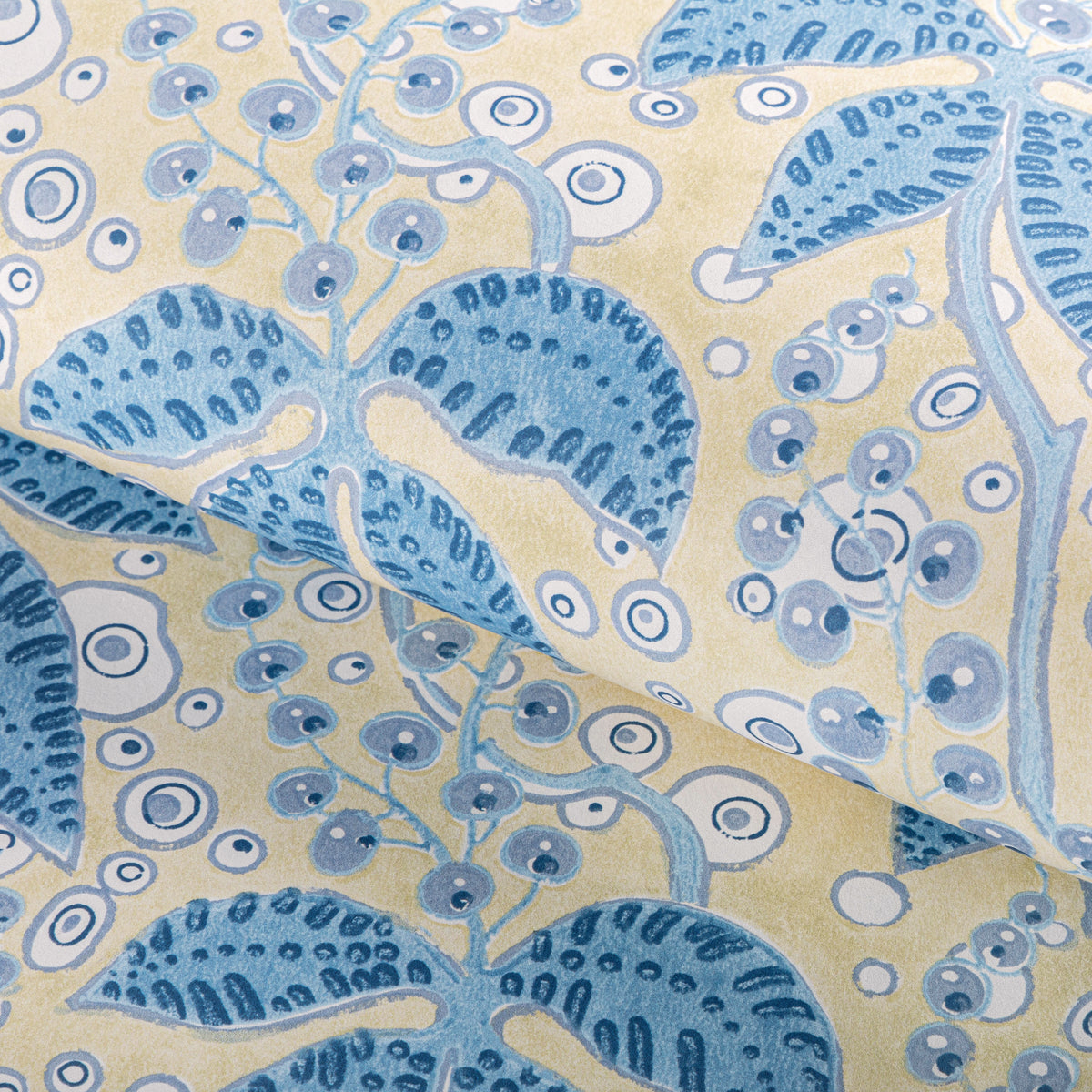 Putnam Wallpaper in Delft/Blue color - pattern number P2022105.155.0 - by Lee Jofa in the Bunny Williams Arcadia collection
