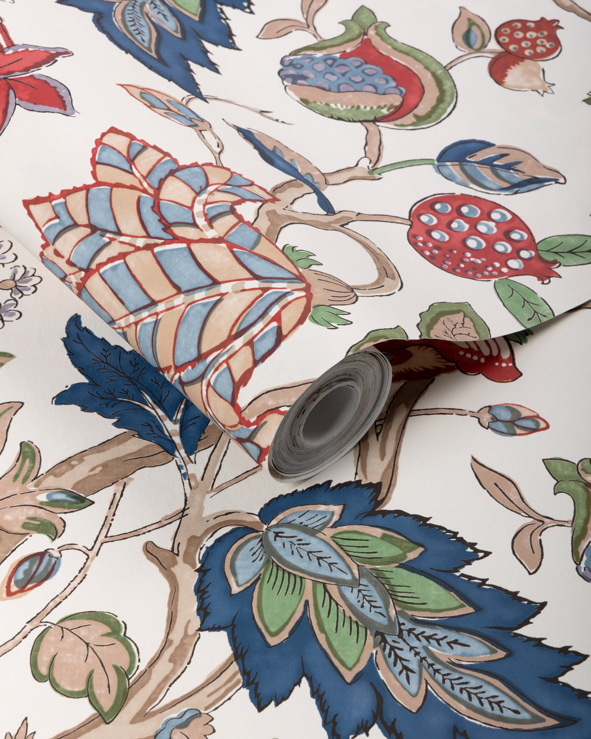 Hazelwood Wallpaper in Multi color - pattern number P2023119.319.0 - by Lee Jofa in the Whitley Hall collection