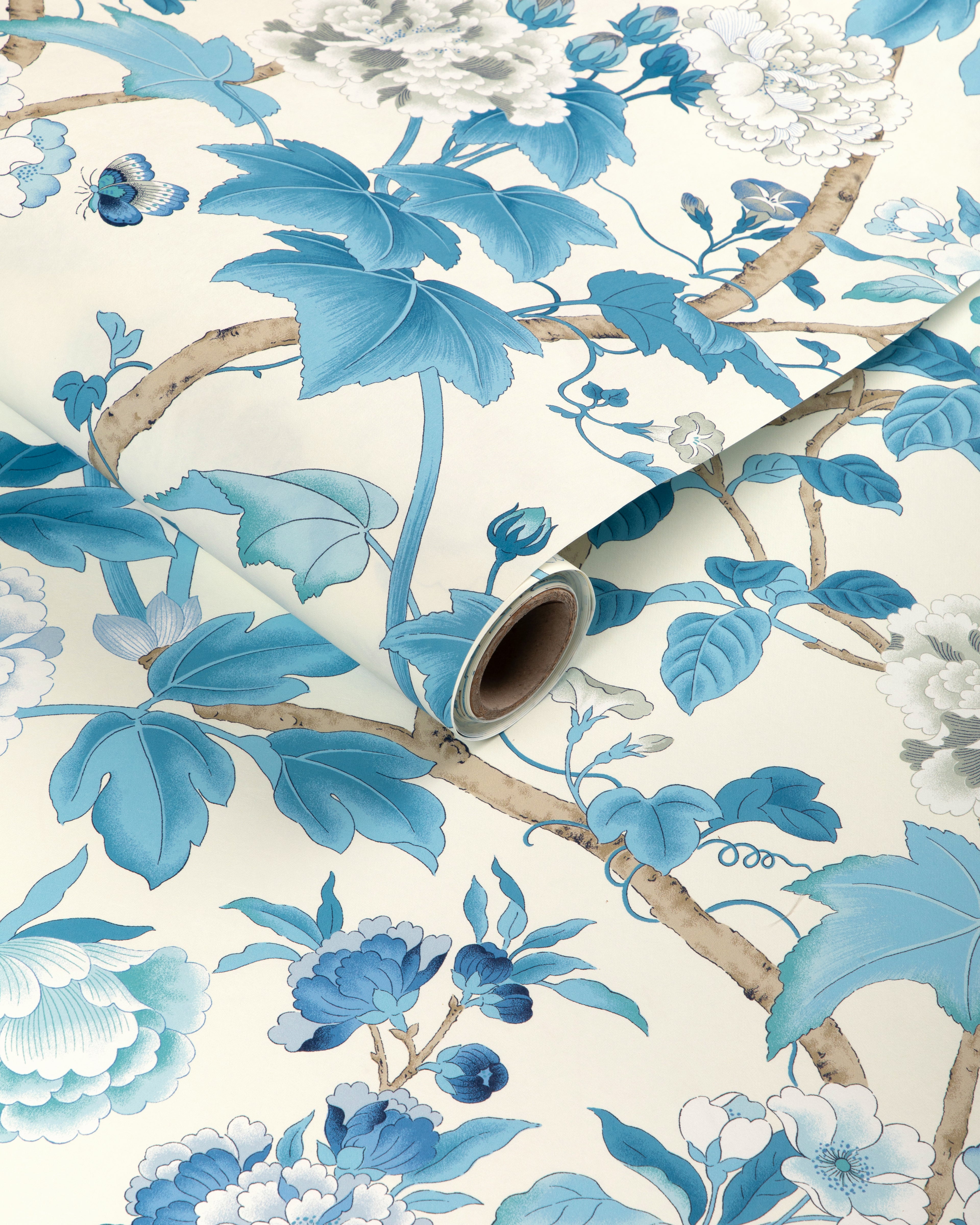 Gardenia Paper Wallpaper in delft/sky color - pattern number P2023128.155.0 - by Lee Jofa in the Garden Walk collection