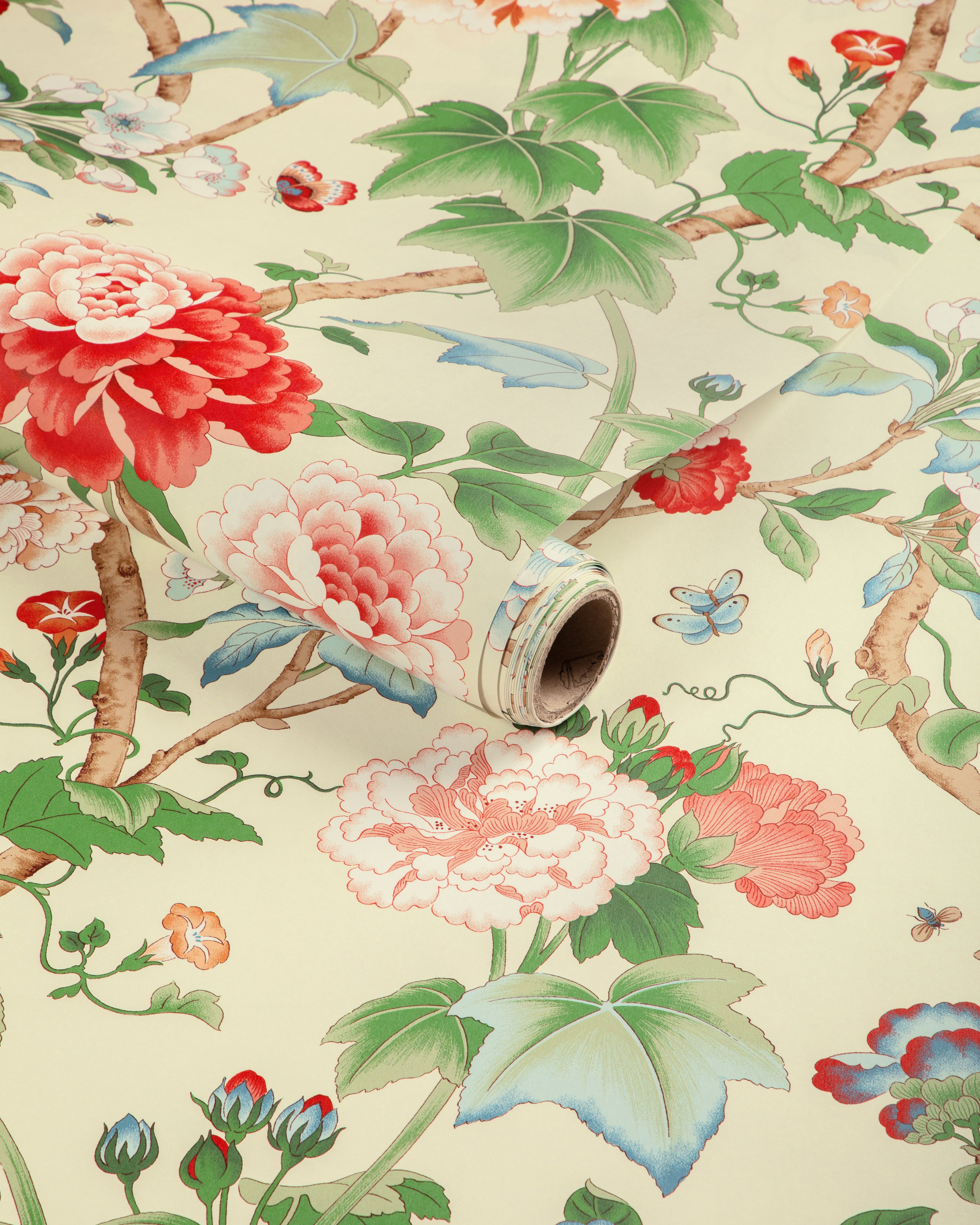 Gardenia Paper Wallpaper in red/green color - pattern number P2023128.319.0 - by Lee Jofa in the Garden Walk collection