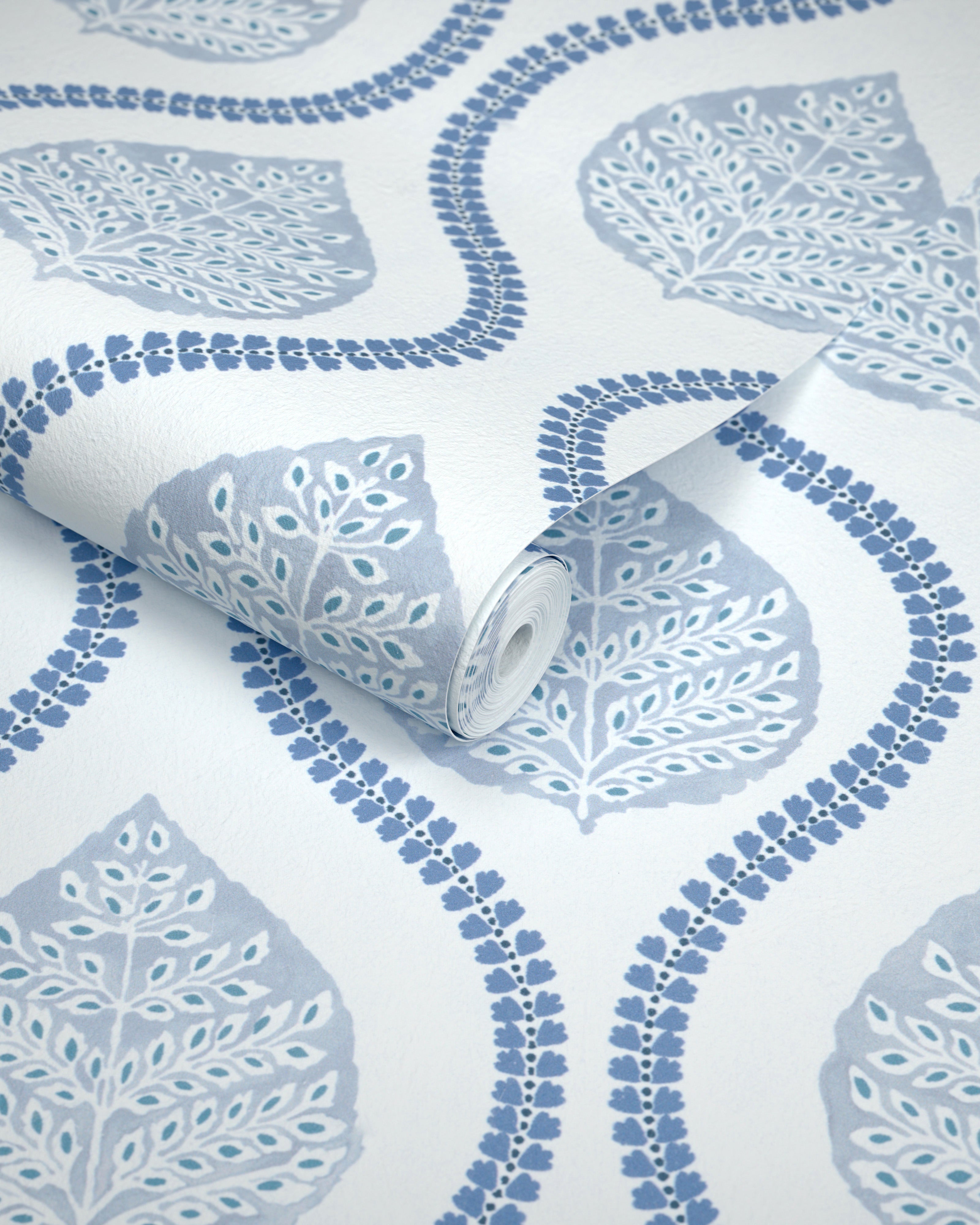 Elsie Paper Wallpaper in blue color - pattern number P2026102A.55.0 - by Lee Jofa Modern in the Hinton Hill collection