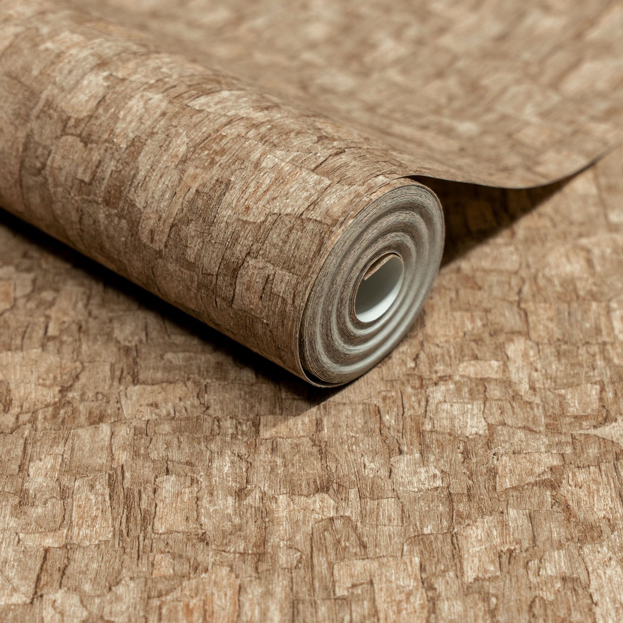 Wood plain Wallpaper in brown color - pattern number SF1027 - by Grandeco in the Surfaces collection