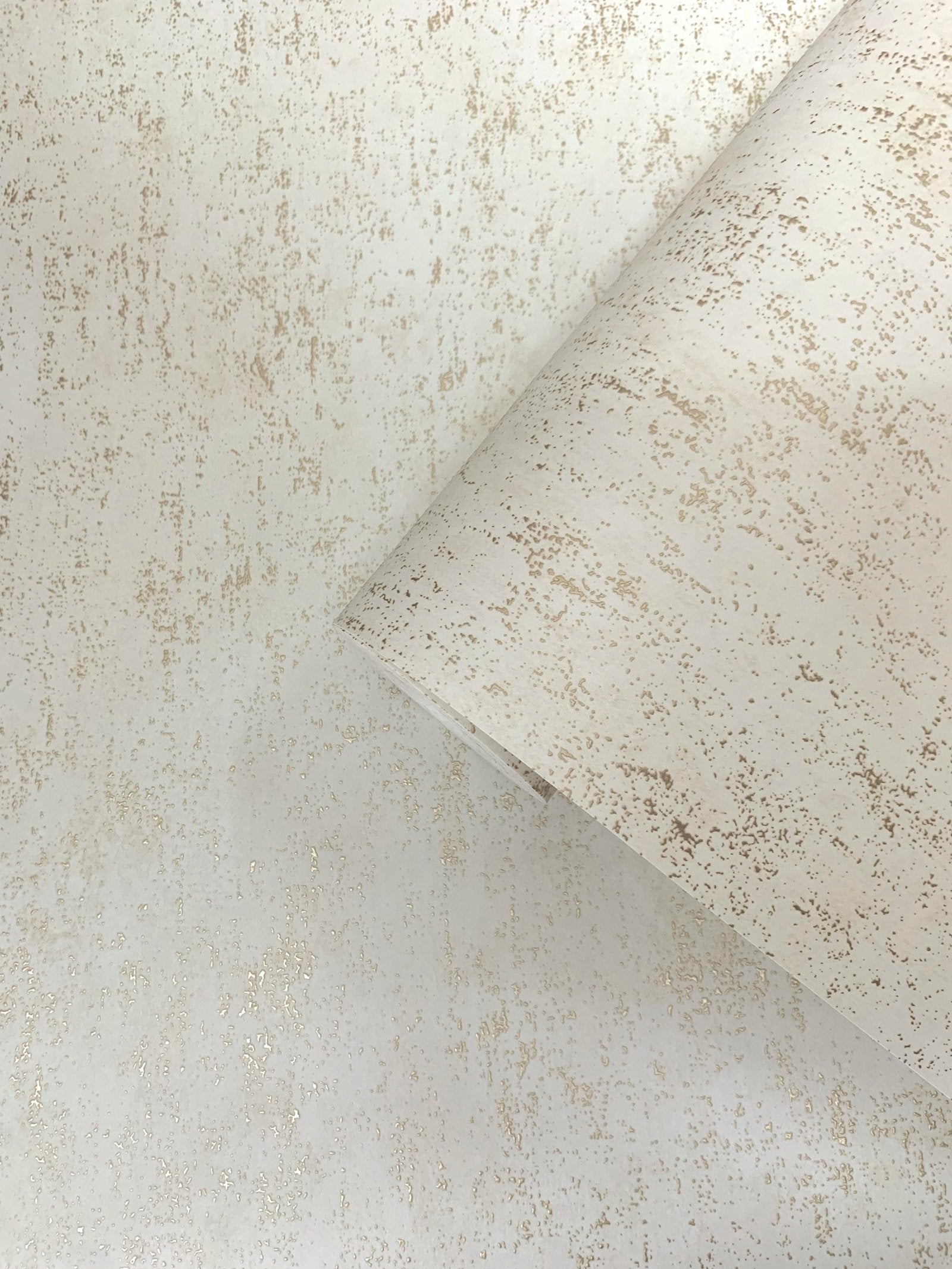 Speck wallpaper in gold color - pattern number SR28402 - by Galerie in the Lustre collection