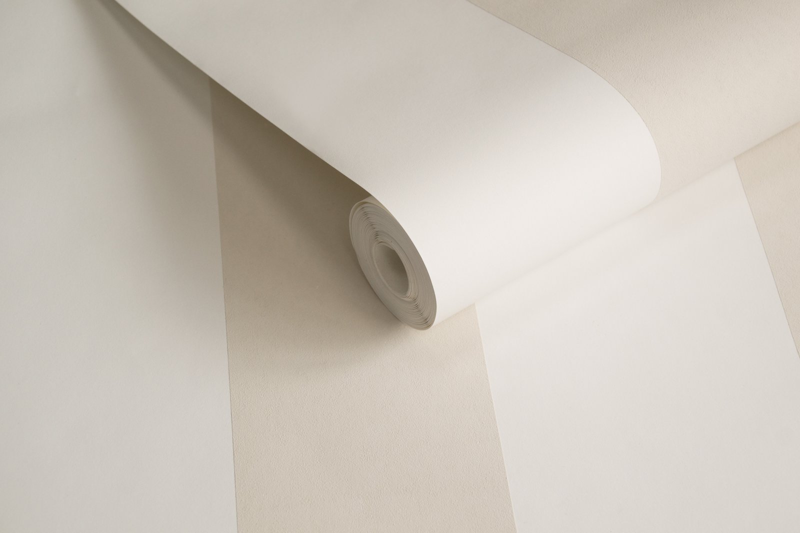 Wide Stripe Natural wallpaper in beige color - pattern number SS21234 - by Galerie in the Style Sisters collection