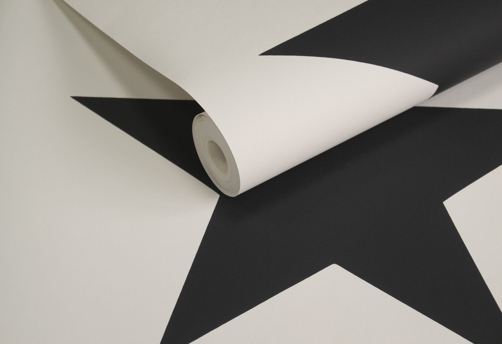 Single Star Black wallpaper in black color - pattern number SS21244 - by Galerie in the Style Sisters collection