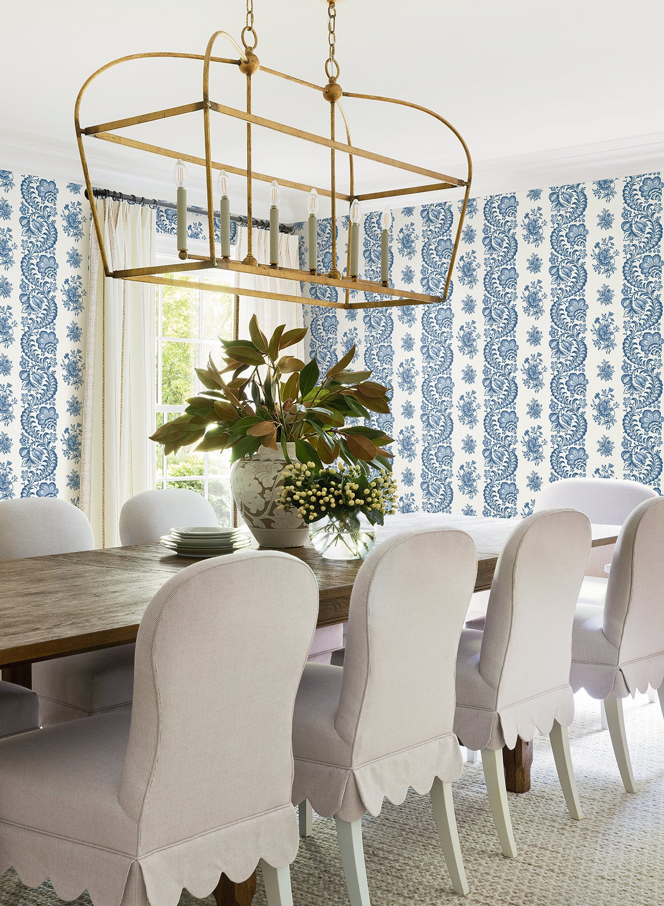 Beaumont wallpaper in blue color - pattern number VP1302 - by Antonina Vella in the Jardin collection