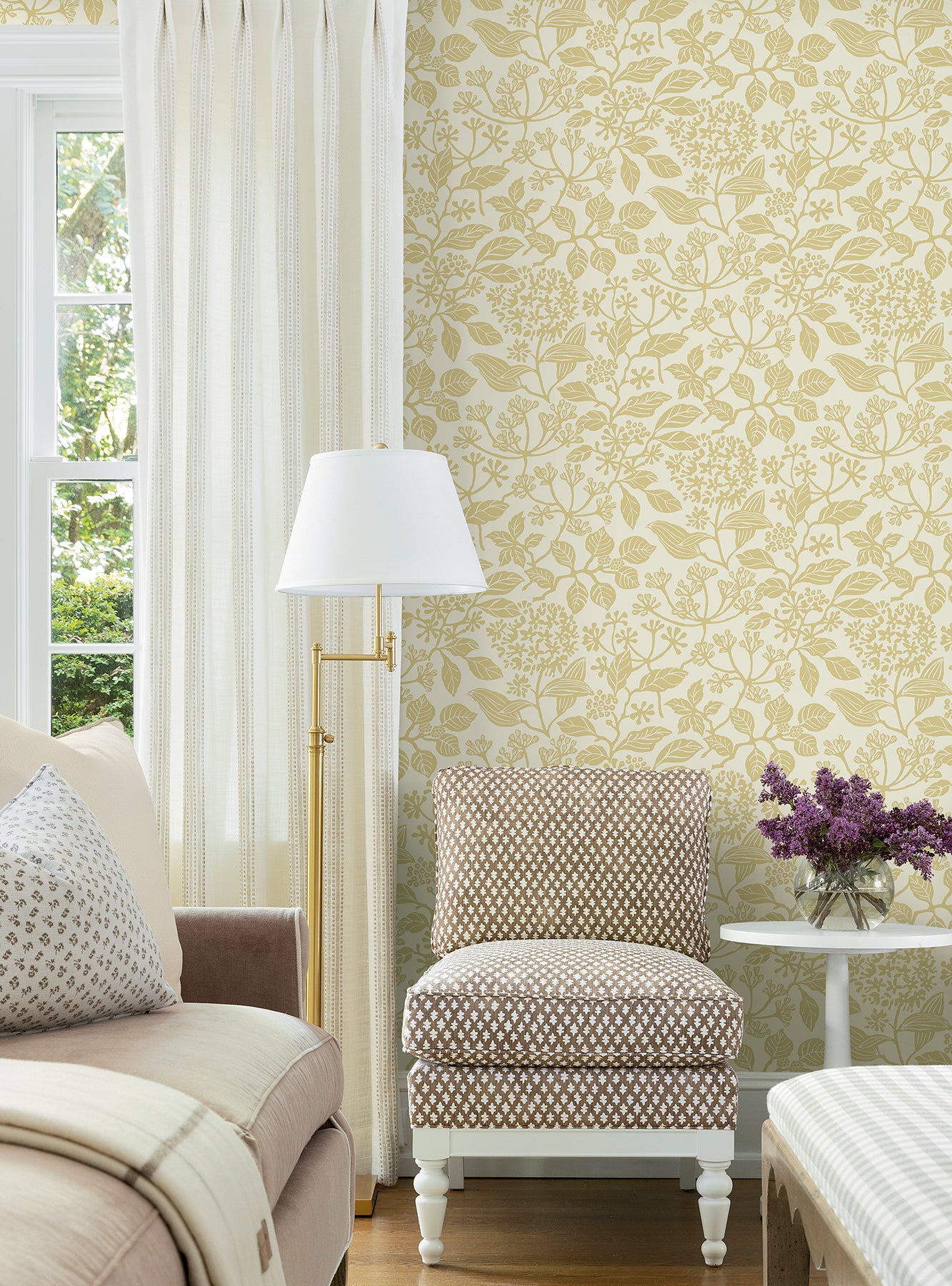 Rowen wallpaper in saffron color - pattern number VP1341 - by Antonina Vella in the Jardin collection