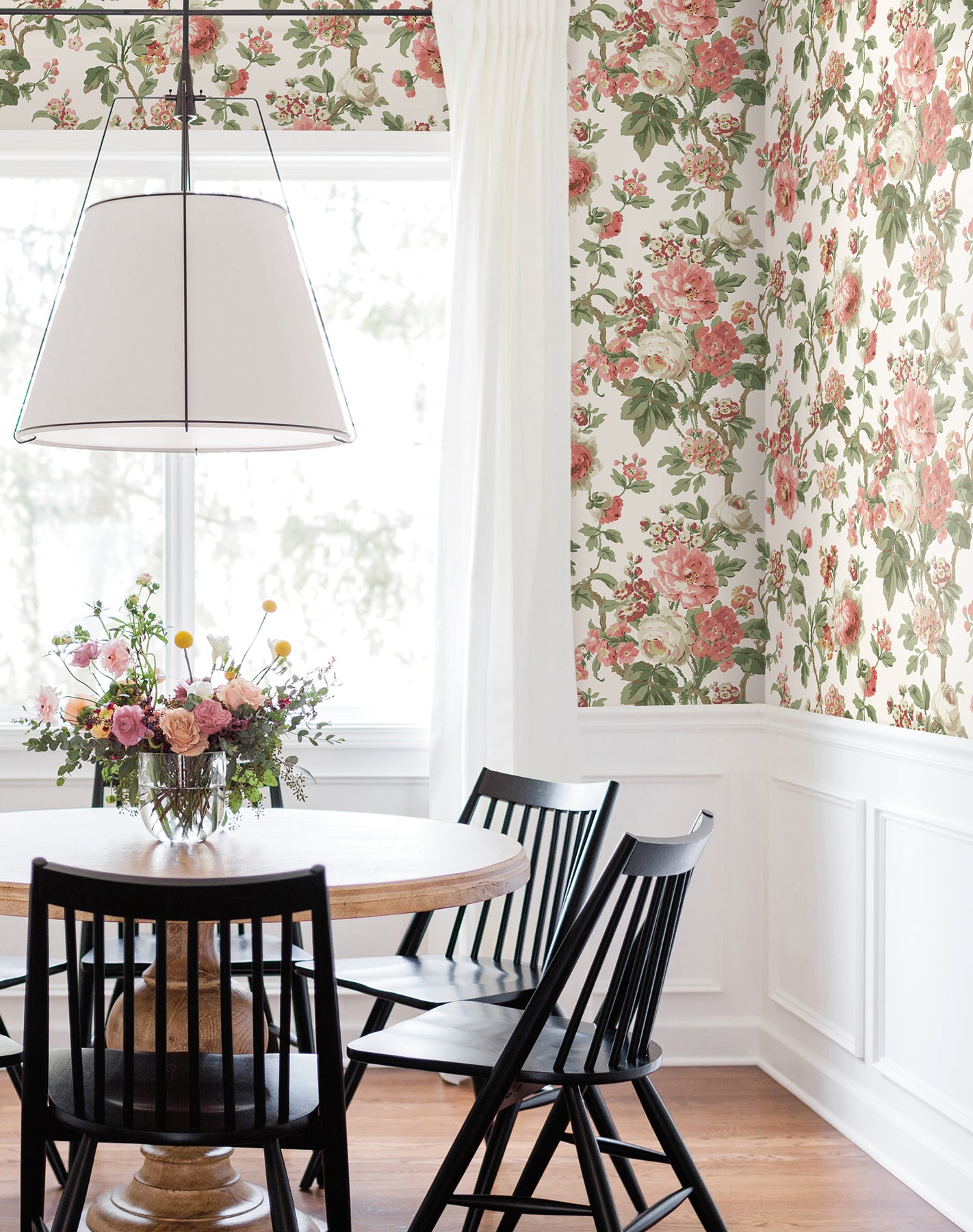 Beatrix wallpaper in coral and sage color - pattern number VP1351 - by Antonina Vella in the Jardin collection