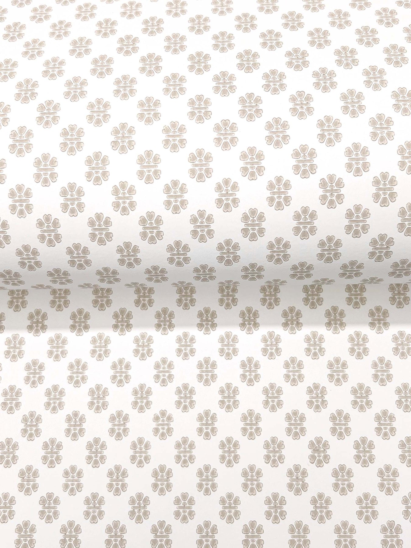 Brioni wallpaper in beige color - pattern number VP1393 - by Antonina Vella in the Jardin collection