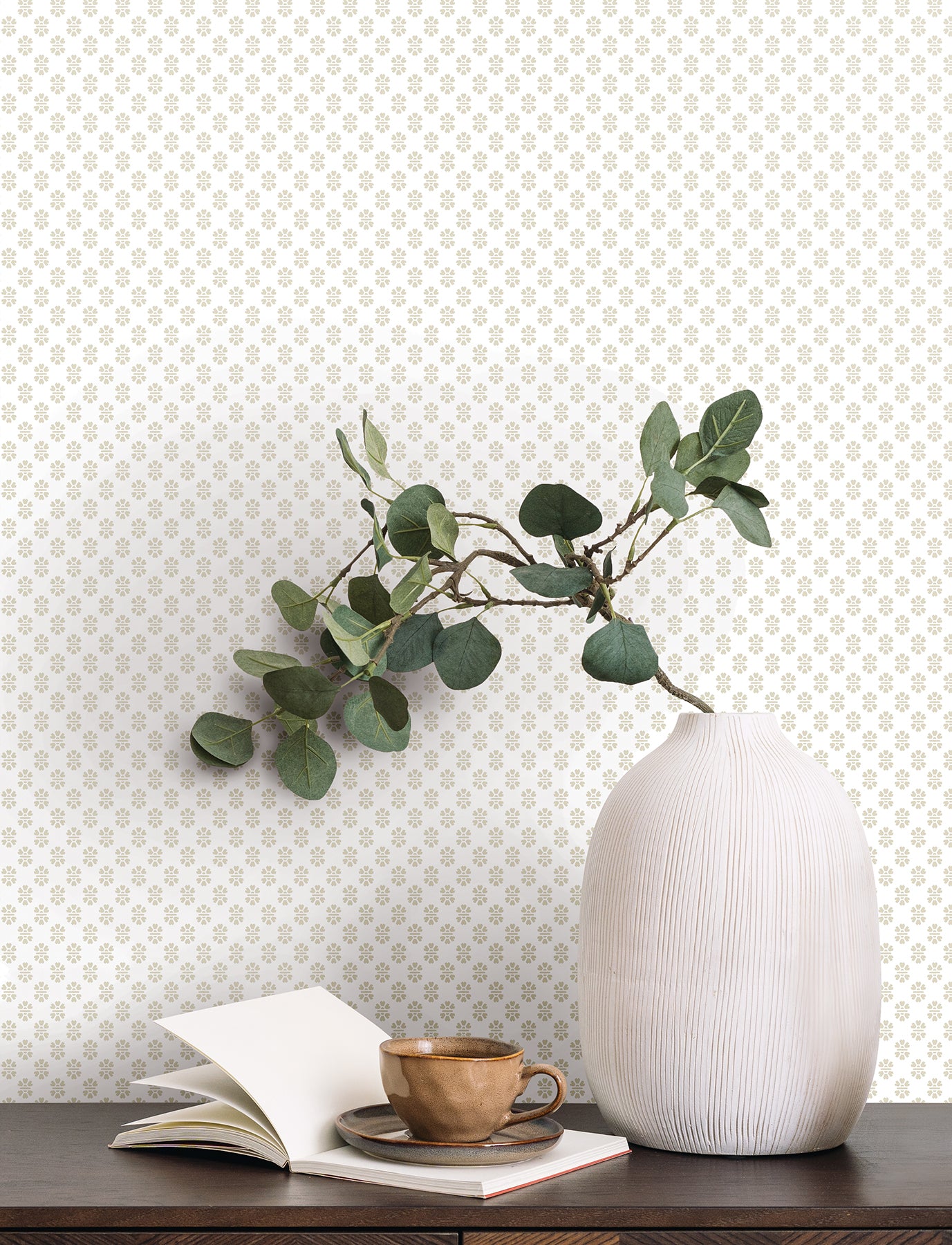 Brioni wallpaper in beige color - pattern number VP1393 - by Antonina Vella in the Jardin collection