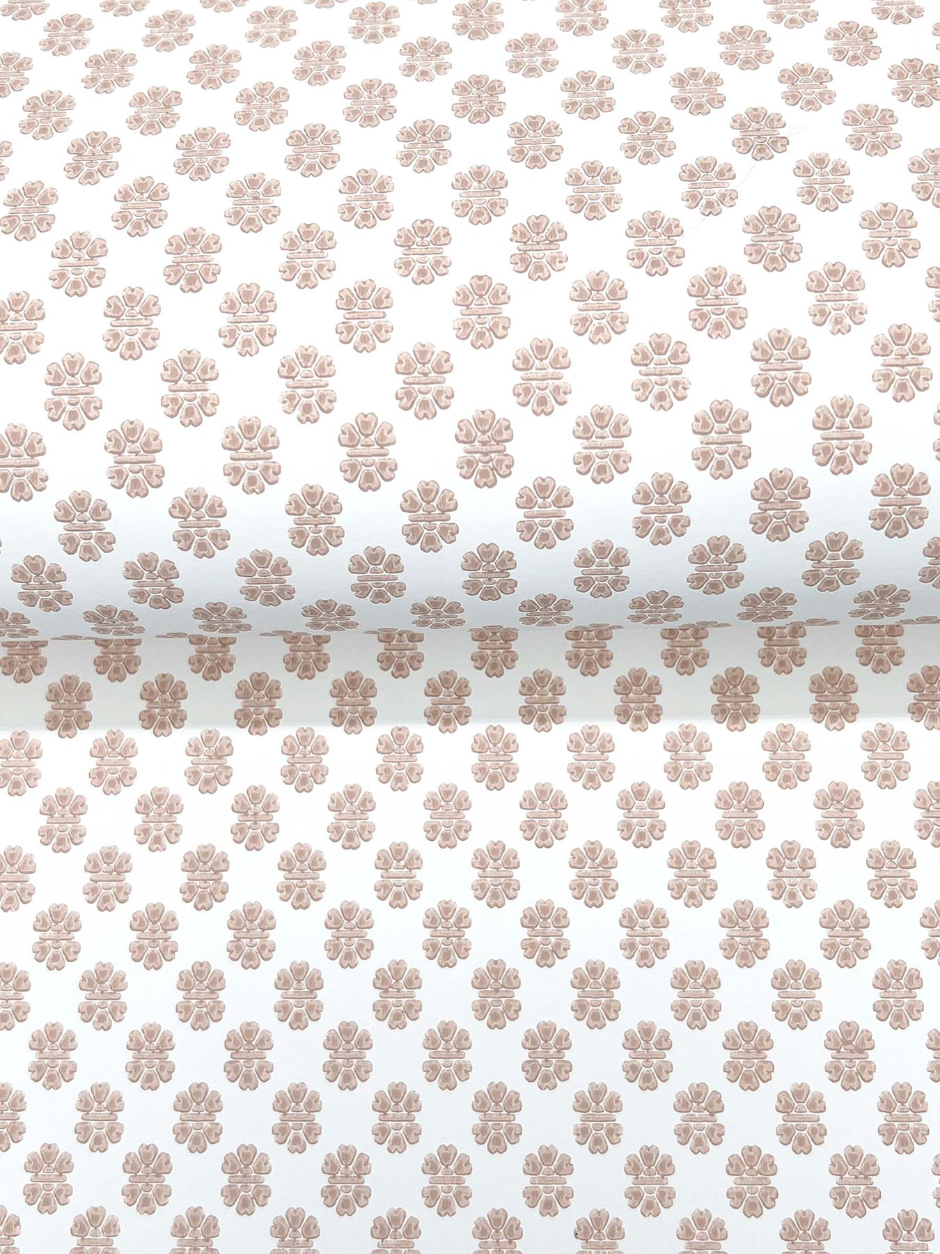 Brioni wallpaper in pink color - pattern number VP1394 - by Antonina Vella in the Jardin collection