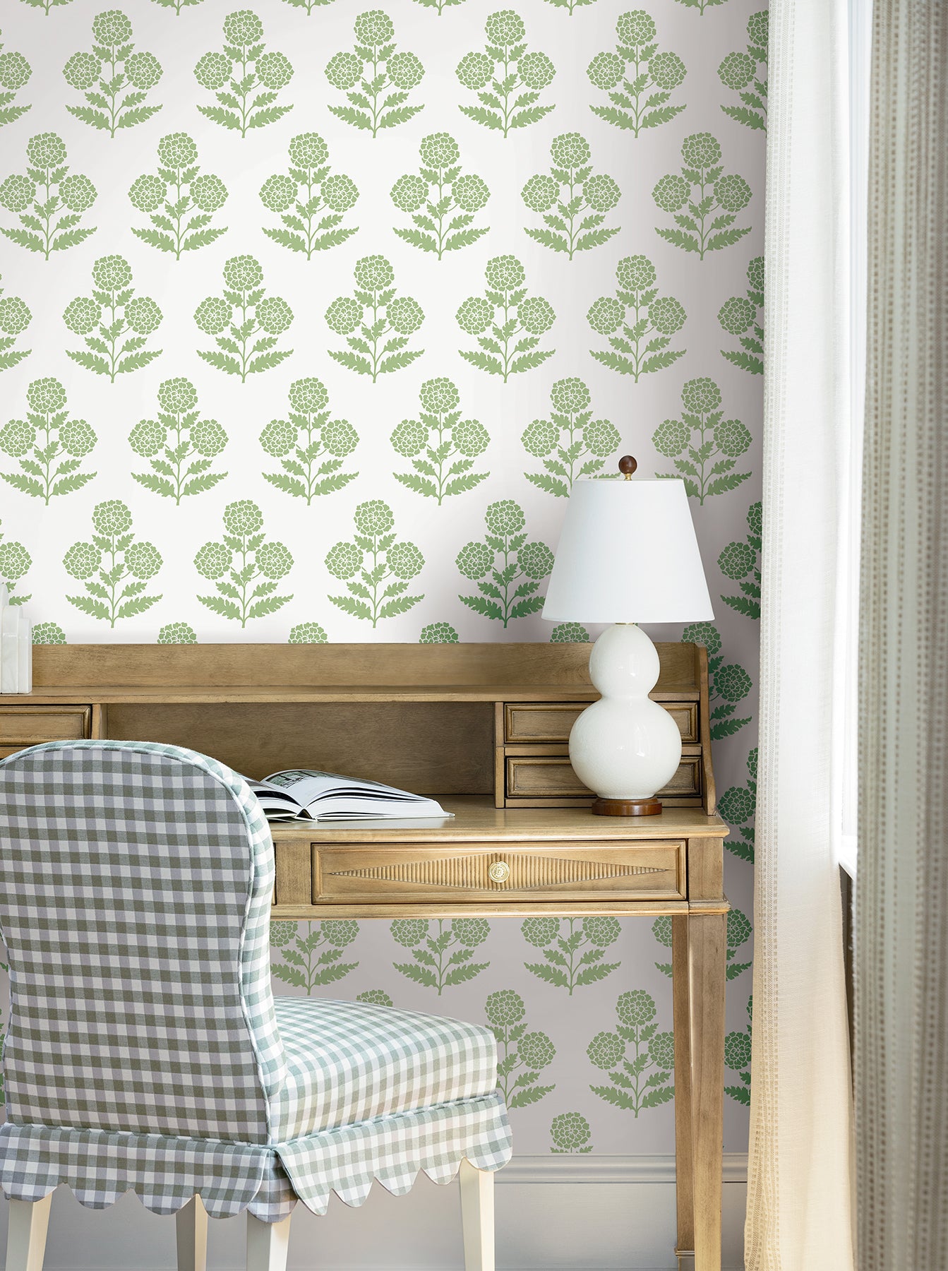 Souci wallpaper in green color - pattern number VP1436 - by Antonina Vella in the Jardin collection