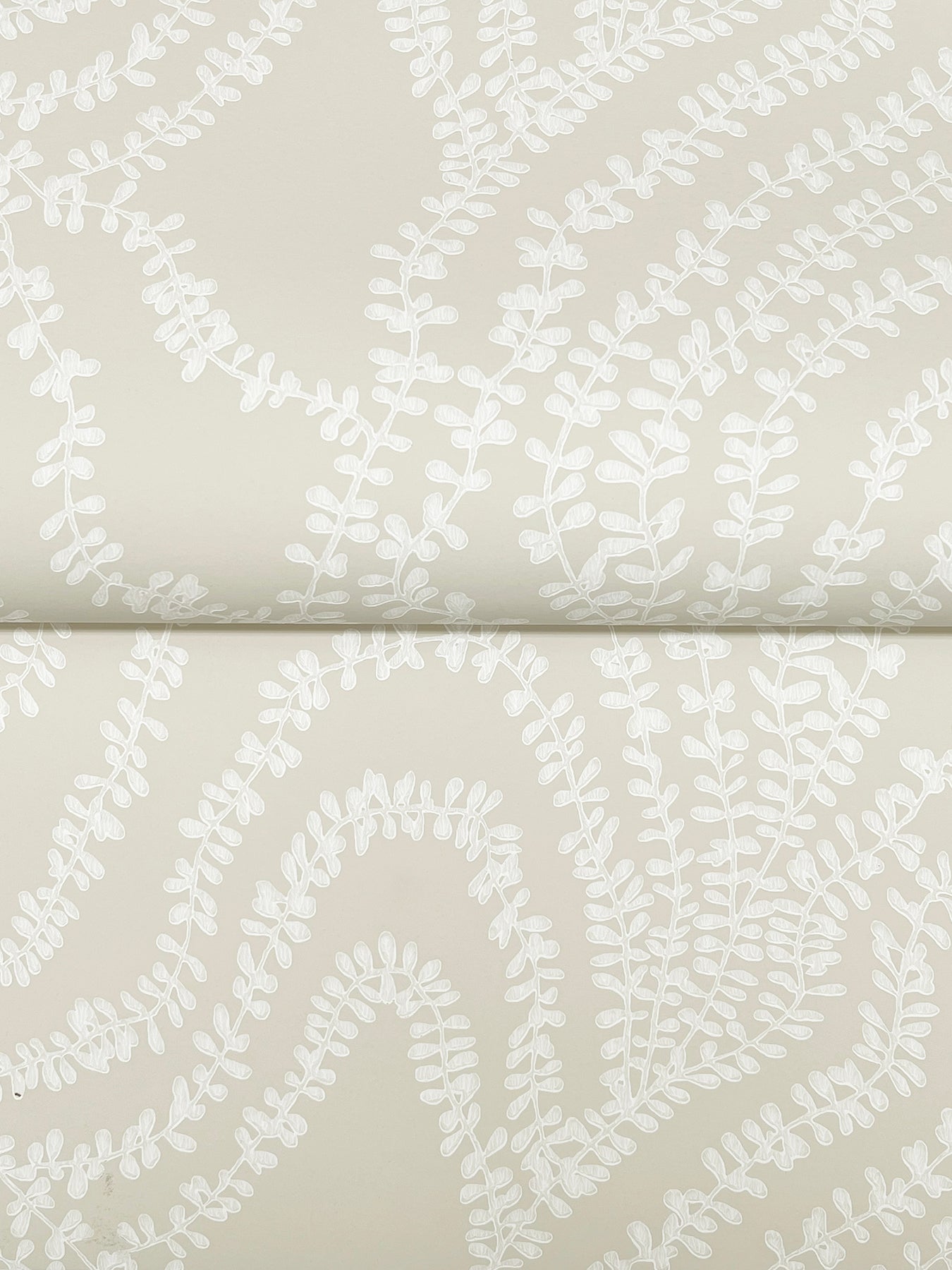 String of Pearls wallpaper in beige color - pattern number VR1518 - by Ronald Redding in the Caviar collection