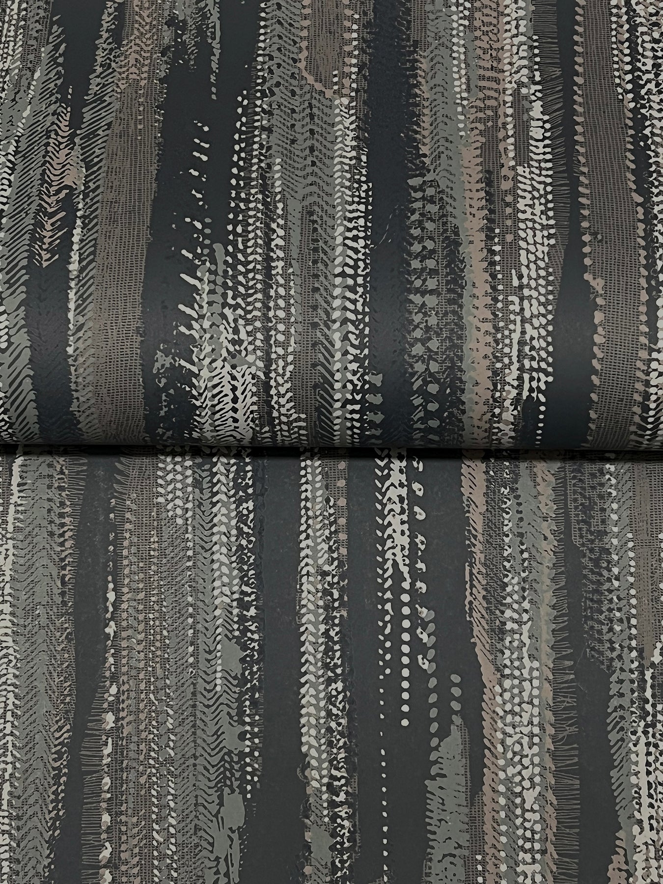 Tribeca wallpaper in charcoal color - pattern number VR1523 - by Ronald Redding in the Caviar collection