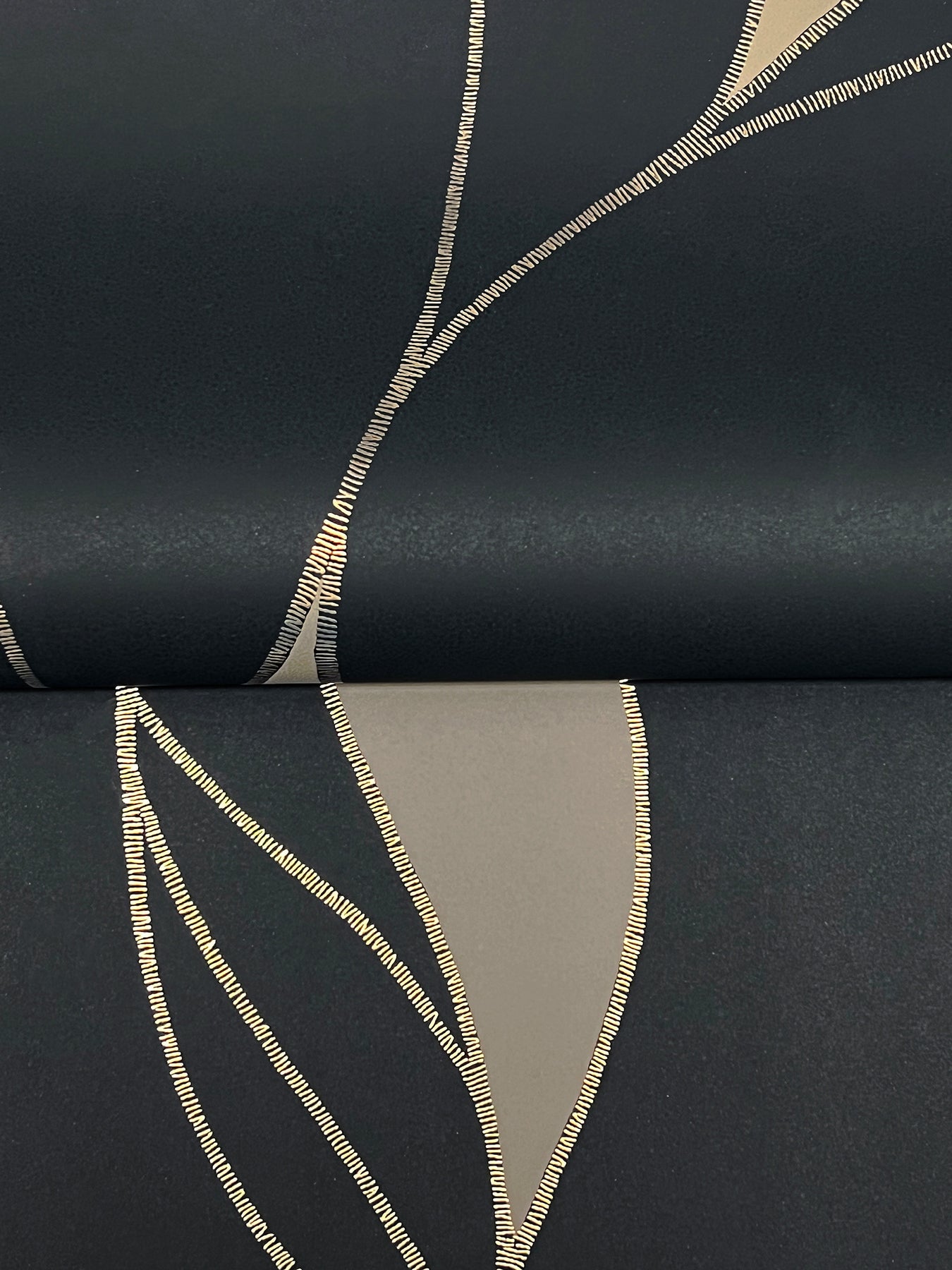 Society Hill wallpaper in black color - pattern number VR1549 - by Ronald Redding in the Caviar collection